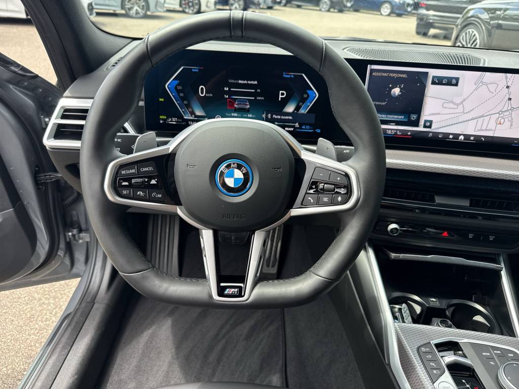 BMW 330e xDrive Steptronic M Sport-image-12