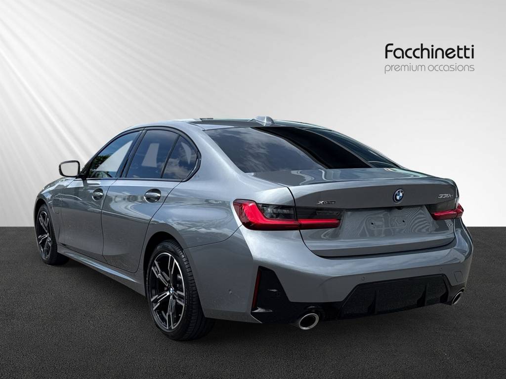 BMW 330e xDrive Steptronic M Sport-image-3