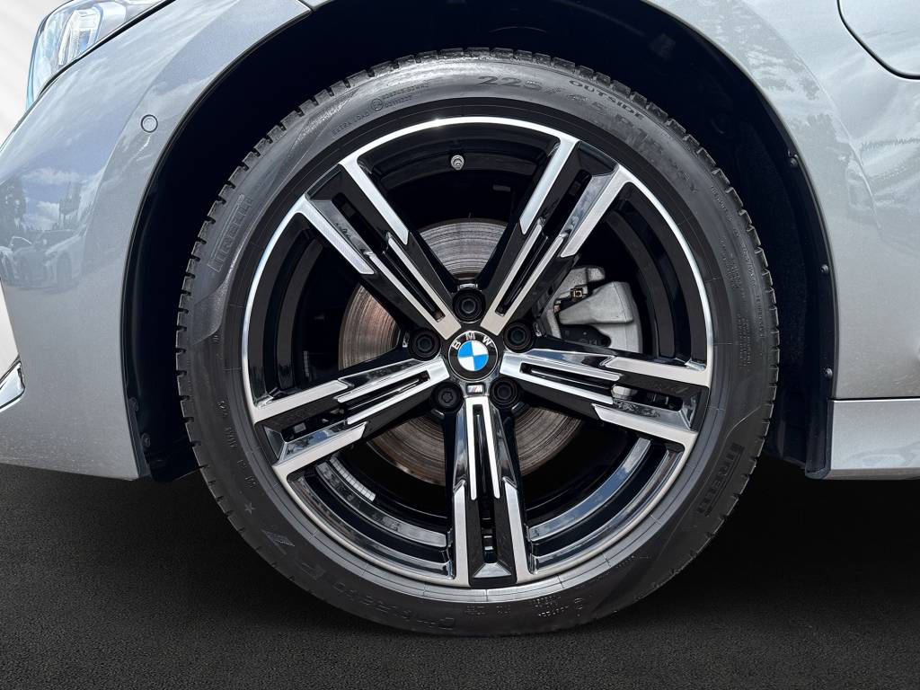 BMW 330e xDrive Steptronic M Sport-image-9