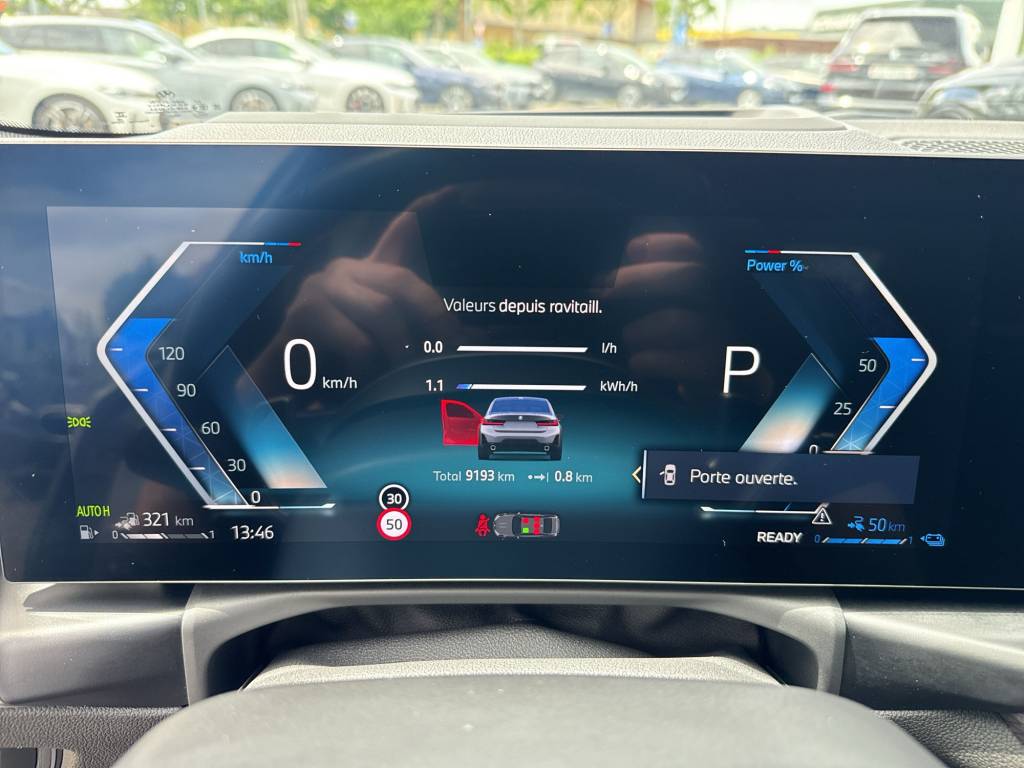 BMW 330e xDrive Steptronic M Sport-image-14