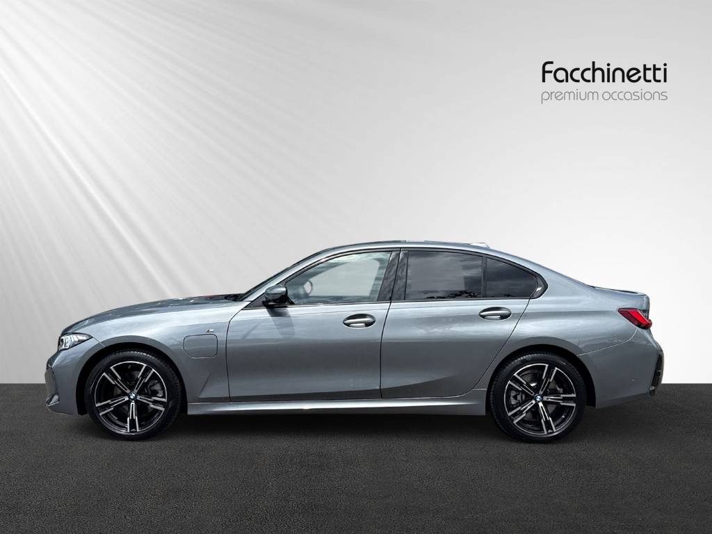 BMW 330e xDrive Steptronic M Sport-image-2