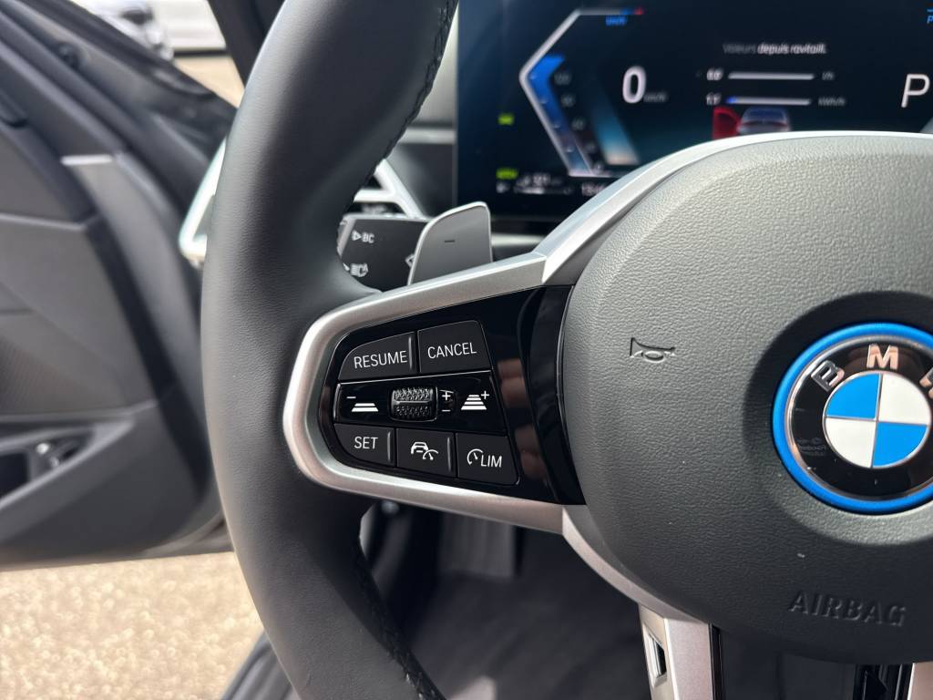BMW 330e xDrive Steptronic M Sport-image-15