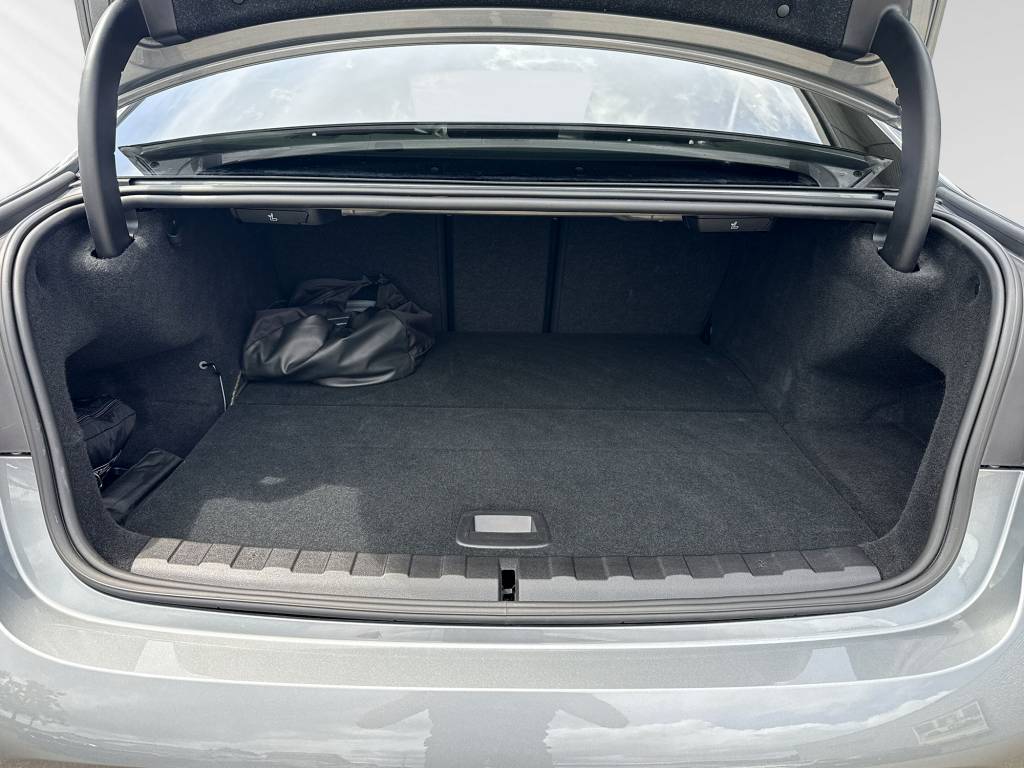 BMW 330e xDrive Steptronic M Sport-image-8
