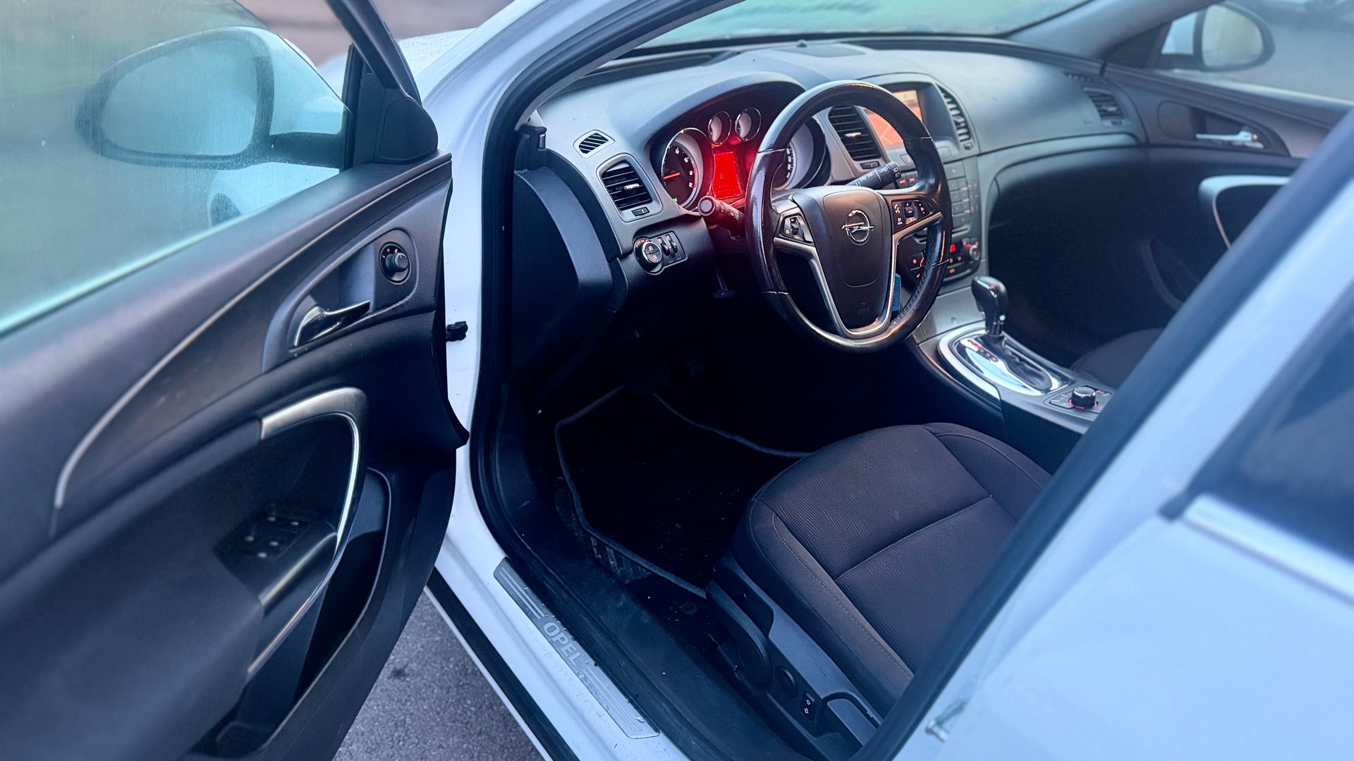 OPEL Insignia ST 2.0 Turbo Cosmo 4WD Aut.-image-9