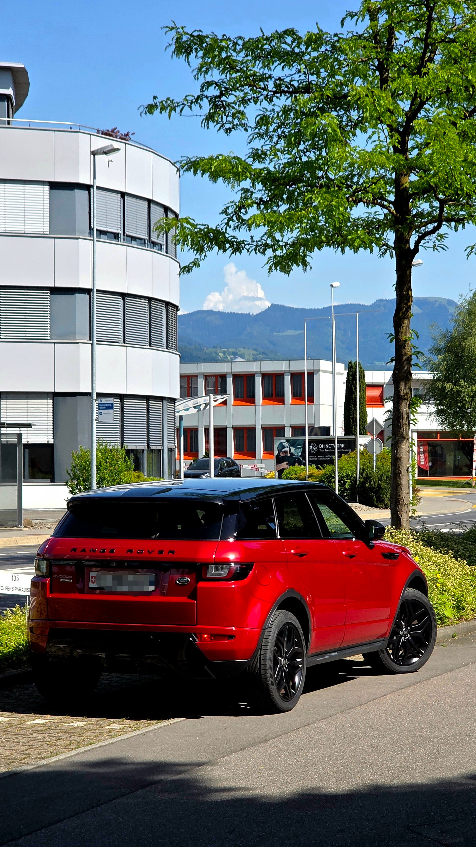 LAND ROVER 2.0 TD4 HSE Dynamic-image-1