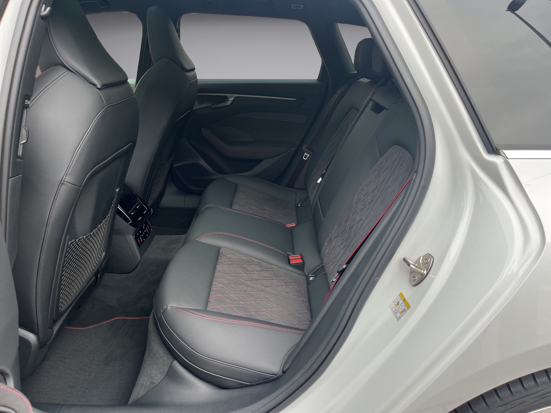 AUDI A6 Avant TFSI quattro 270 kW S tronic*Luftfederung, Allradlenkung, Panodach, Optikpaket-schwarz, 21"Alu, (5-Jahre Garantie)-image-10