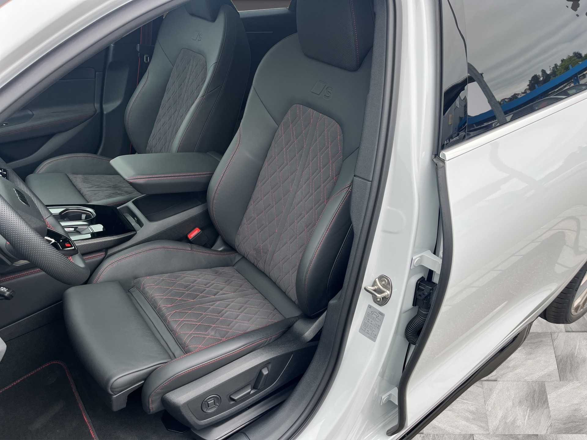 AUDI A6 Avant TFSI quattro 270 kW S tronic*Luftfederung, Allradlenkung, Panodach, Optikpaket-schwarz, 21"Alu, (5-Jahre Garantie)-image-9
