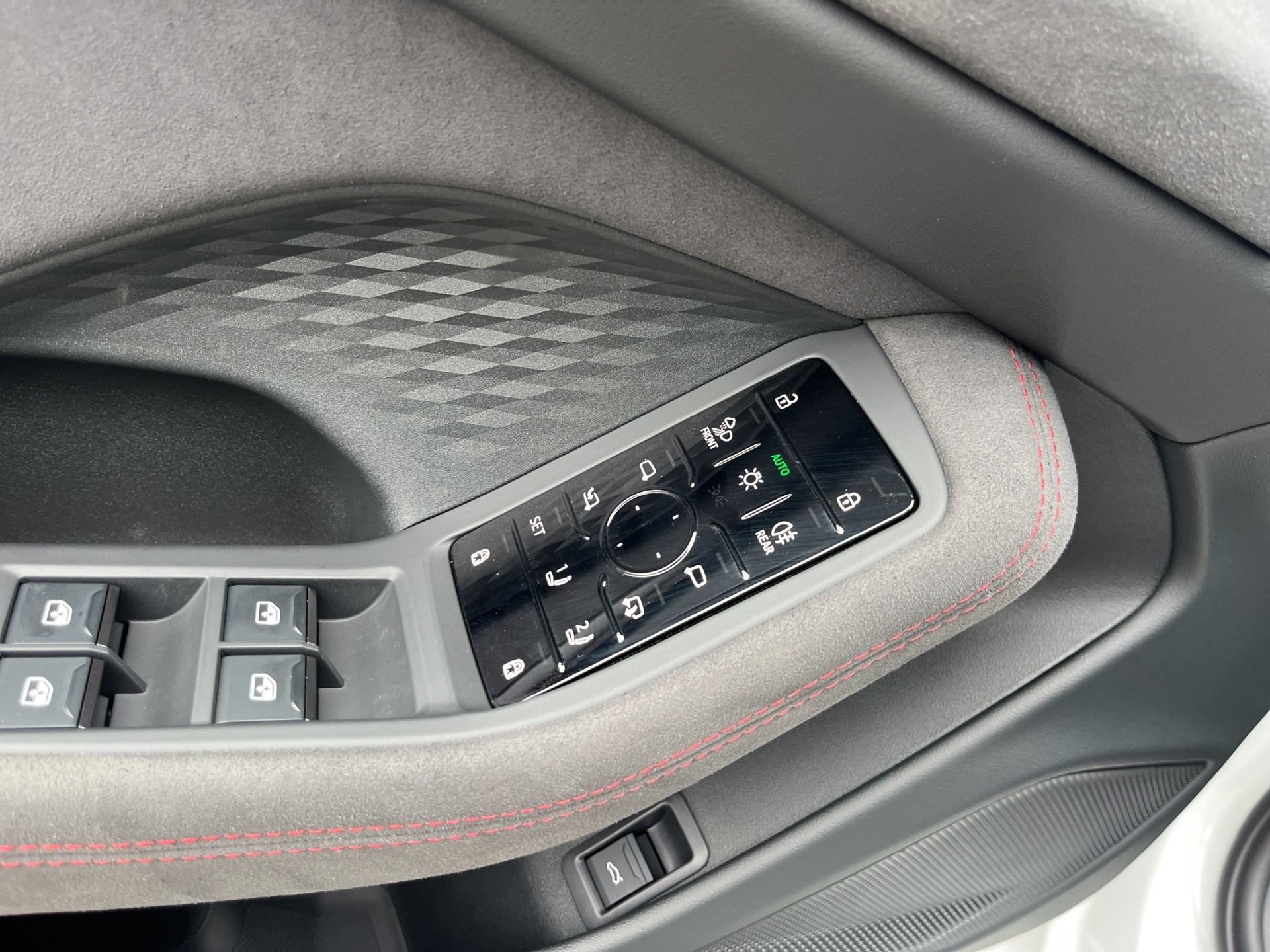 AUDI A6 Avant TFSI quattro 270 kW S tronic*Luftfederung, Allradlenkung, Panodach, Optikpaket-schwarz, 21"Alu, (5-Jahre Garantie)-image-15