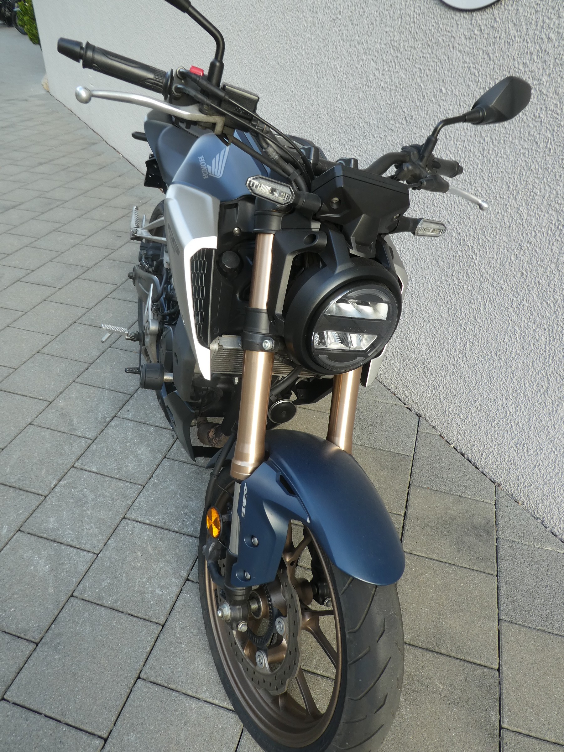 HONDA CB 125 R-showroom-element-2