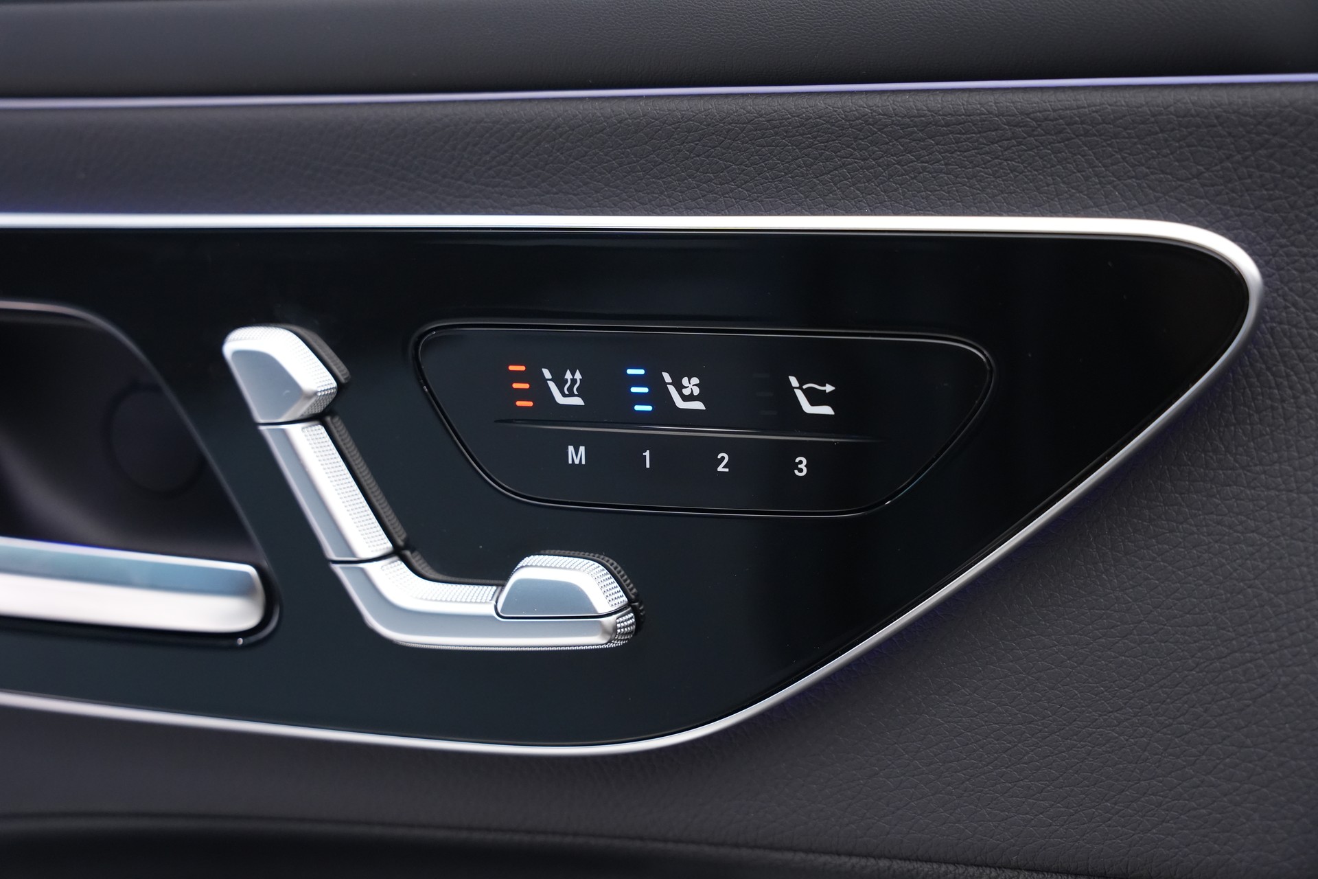 MERCEDES-BENZ CLE 300 Cabrio 4Matic 9G-Tronic-image-21