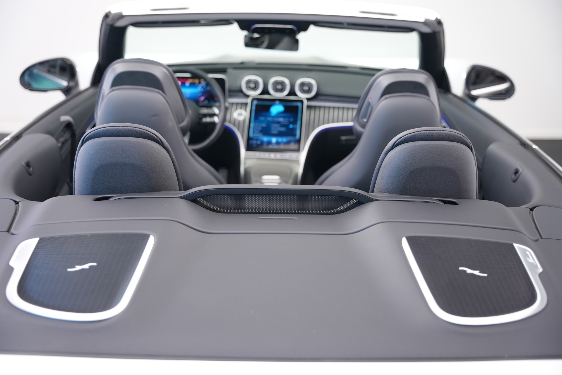 MERCEDES-BENZ CLE 300 Cabrio 4Matic 9G-Tronic-image-46