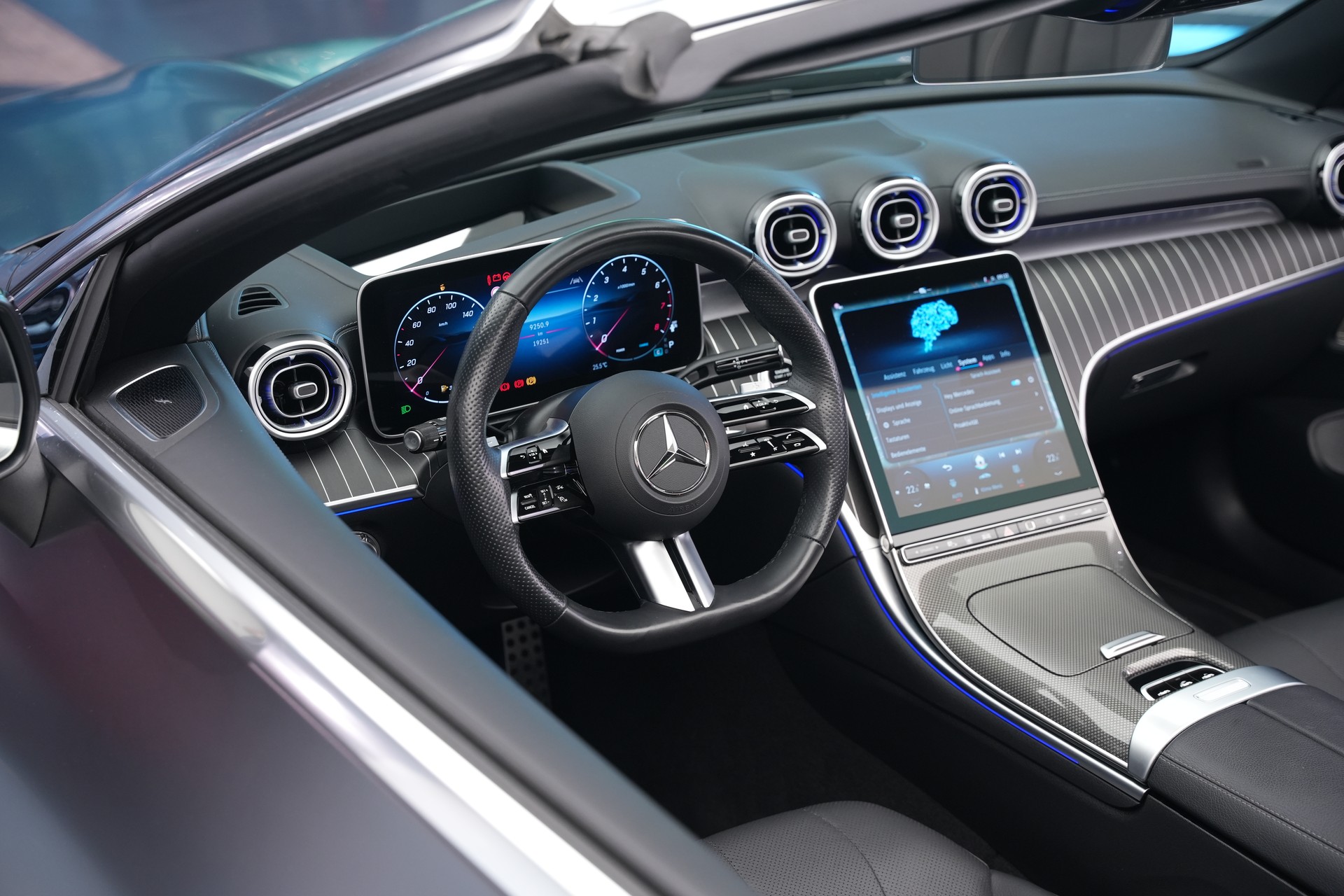 MERCEDES-BENZ CLE 300 Cabrio 4Matic 9G-Tronic-image-57