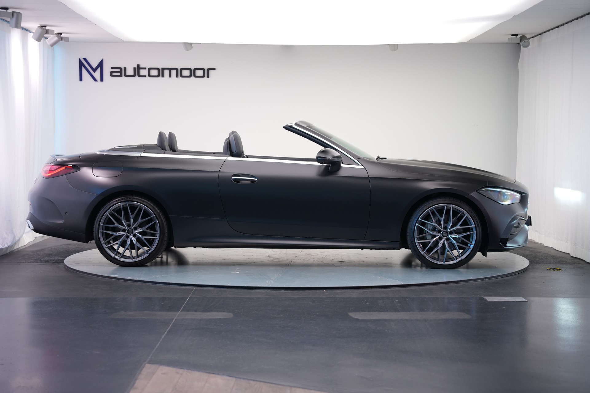 MERCEDES-BENZ CLE 300 Cabrio 4Matic 9G-Tronic-image-3