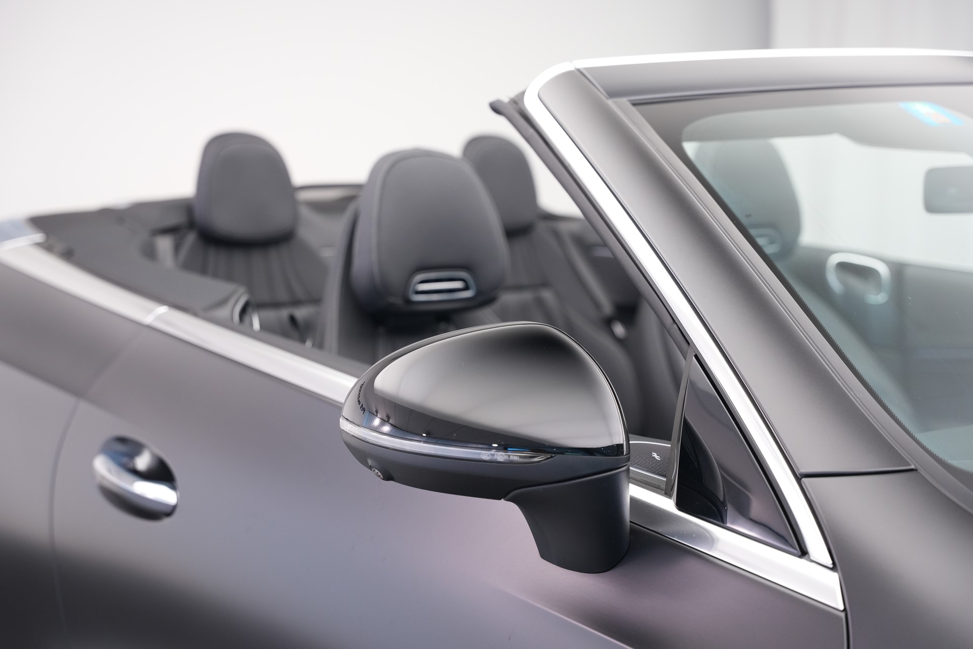 MERCEDES-BENZ CLE 300 Cabrio 4Matic 9G-Tronic-image-56