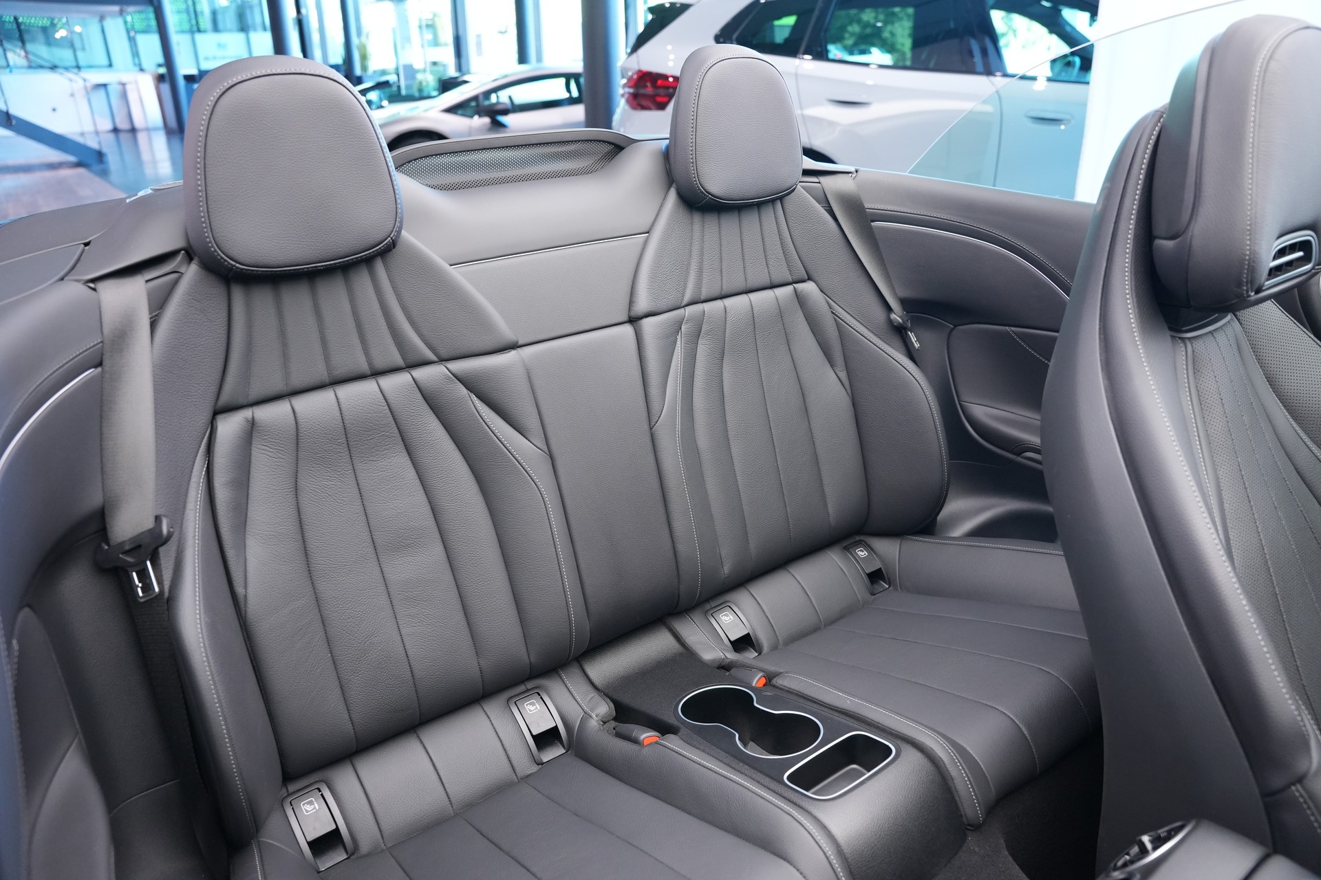 MERCEDES-BENZ CLE 300 Cabrio 4Matic 9G-Tronic-image-18