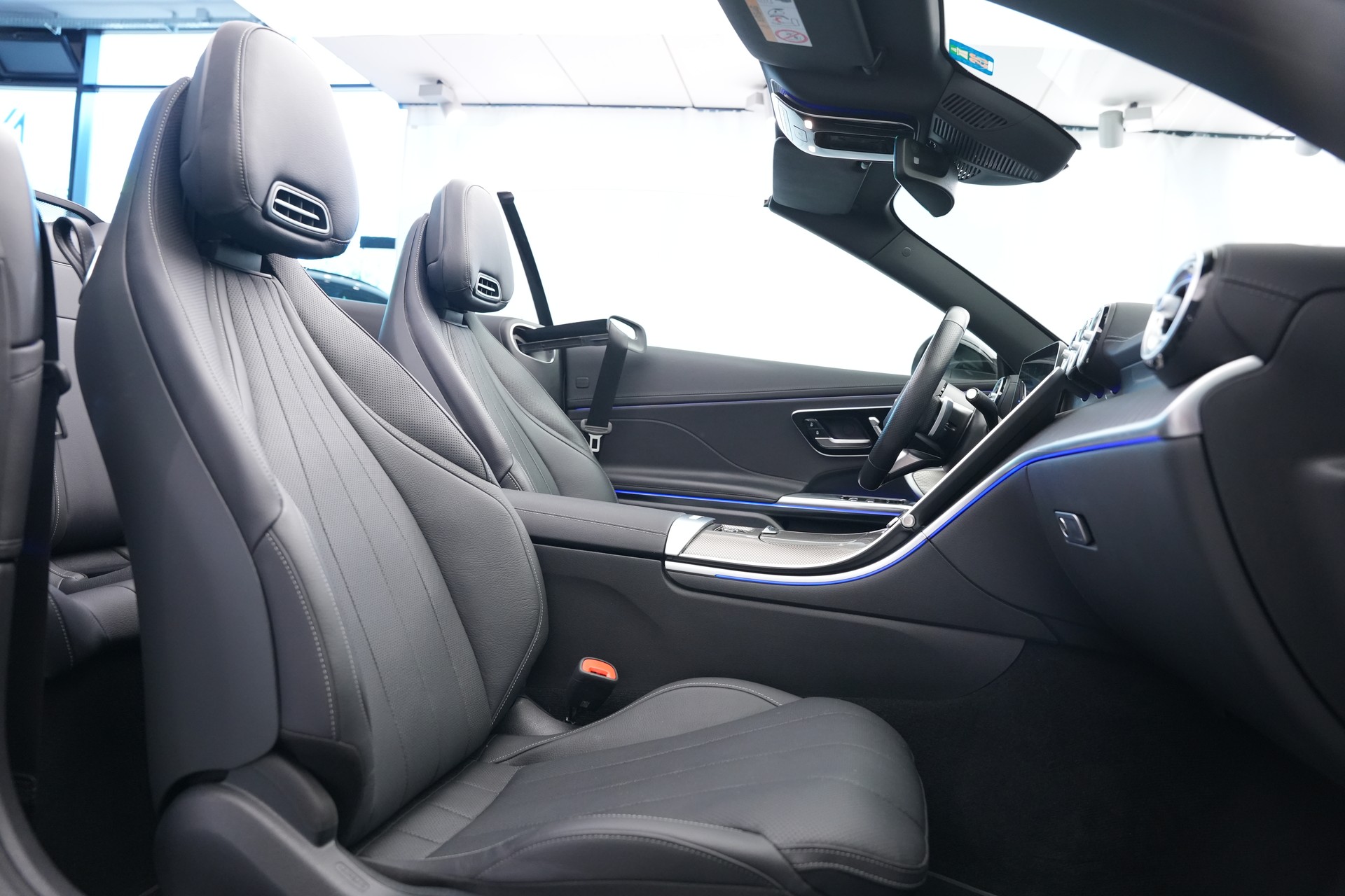 MERCEDES-BENZ CLE 300 Cabrio 4Matic 9G-Tronic-image-16