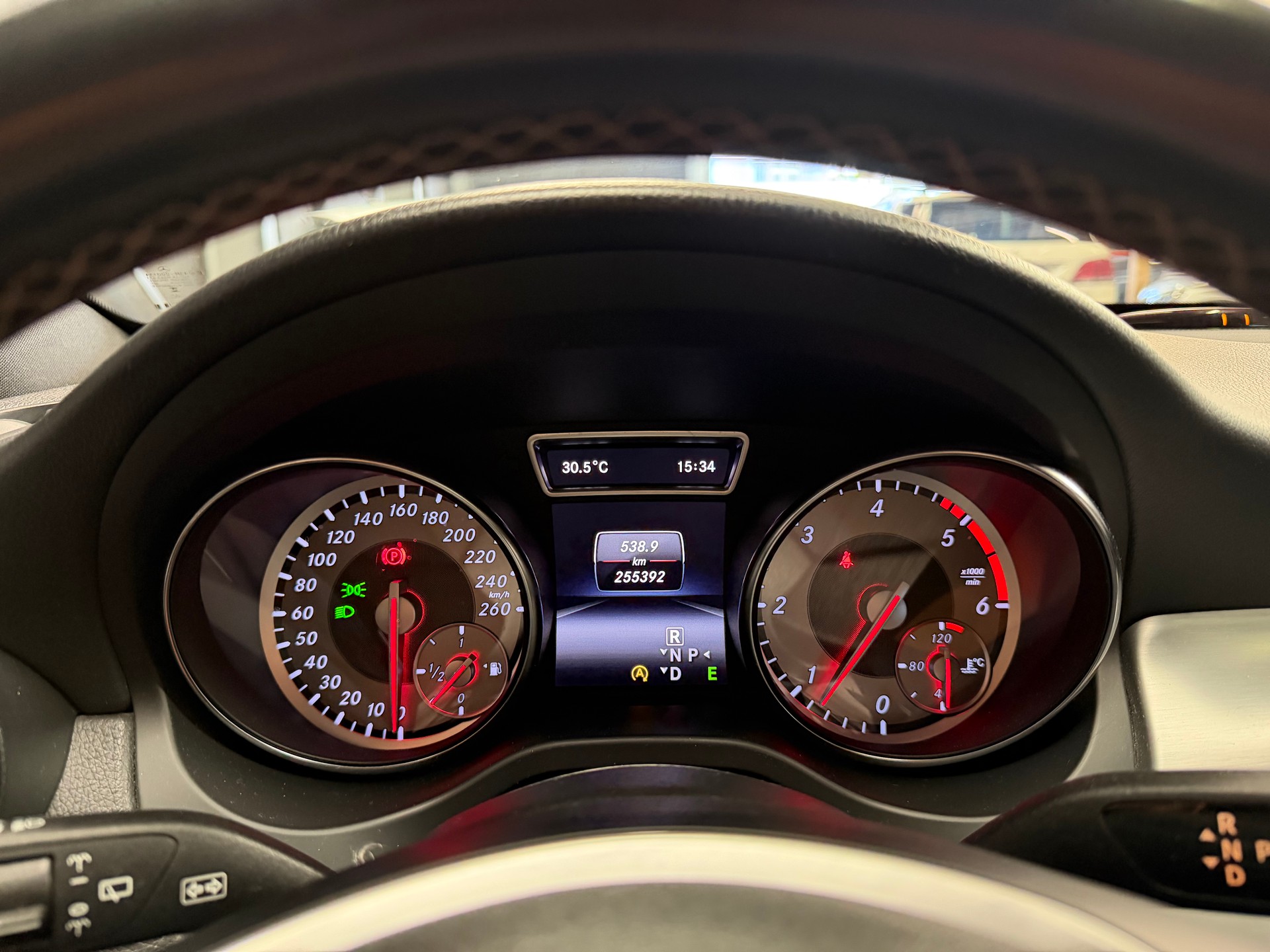 MERCEDES-BENZ GLA 220 CDI Style 4Matic 7G-DCT-image-13