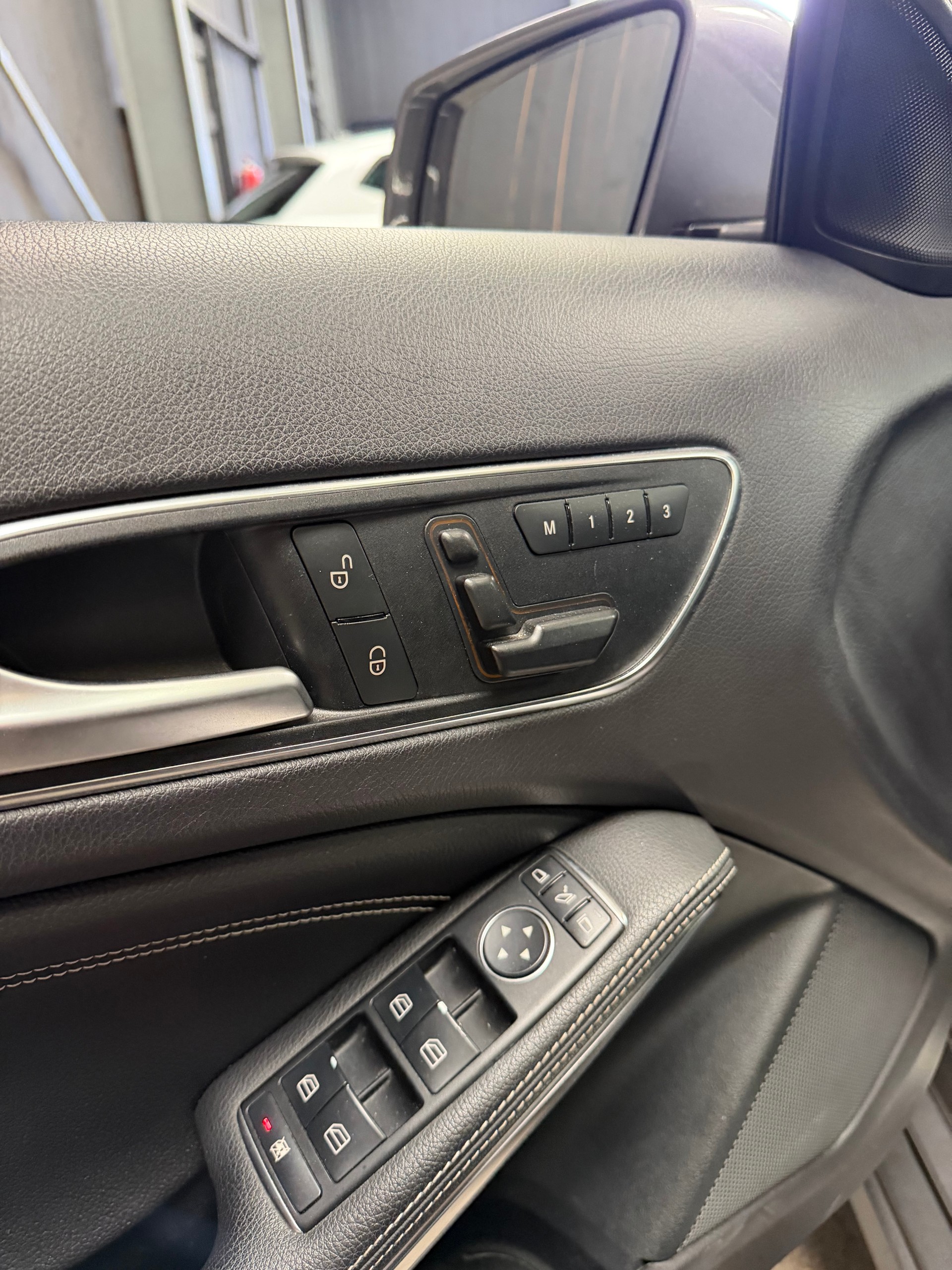 MERCEDES-BENZ GLA 220 CDI Style 4Matic 7G-DCT-image-15