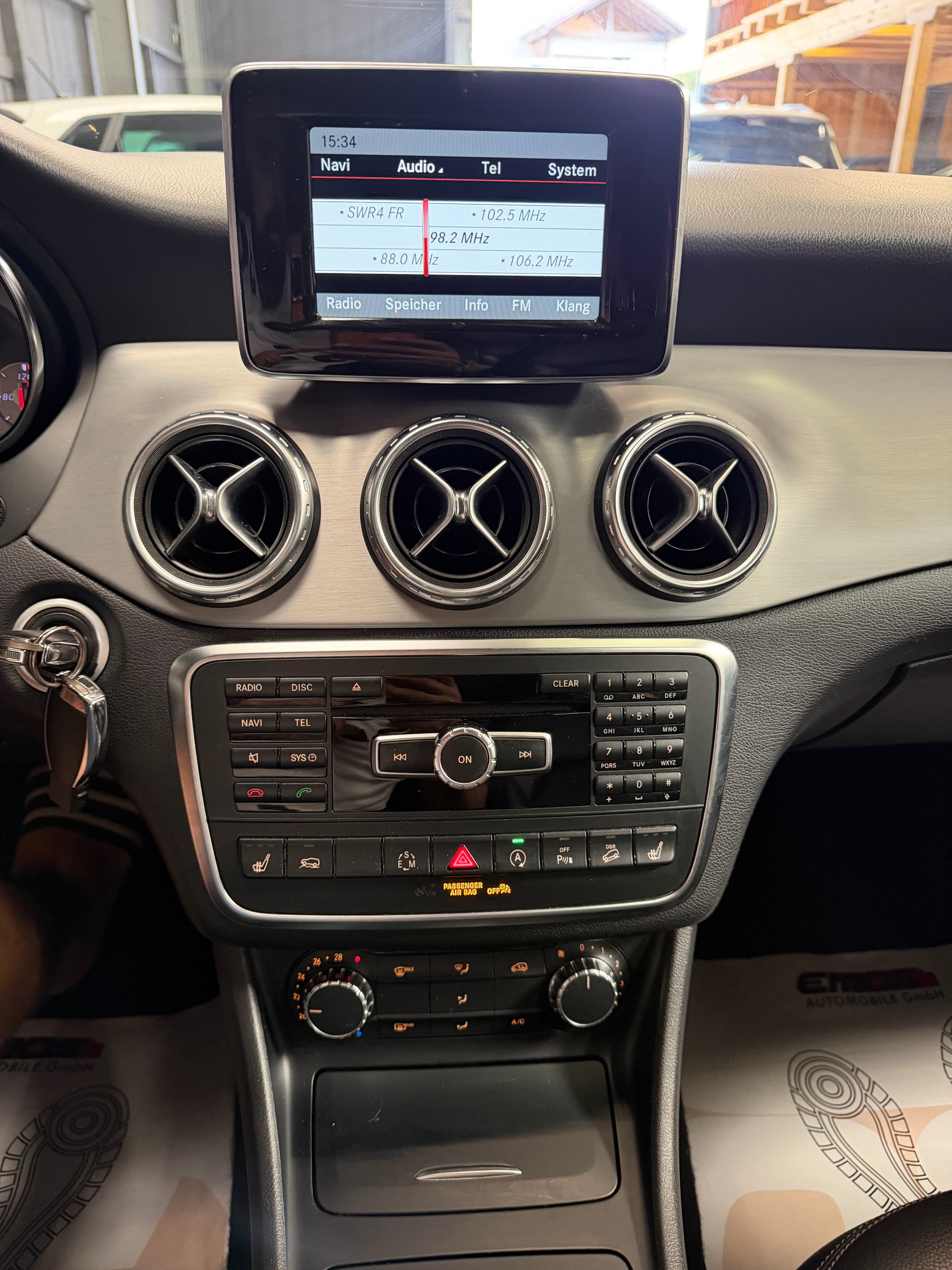 MERCEDES-BENZ GLA 220 CDI Style 4Matic 7G-DCT-image-11
