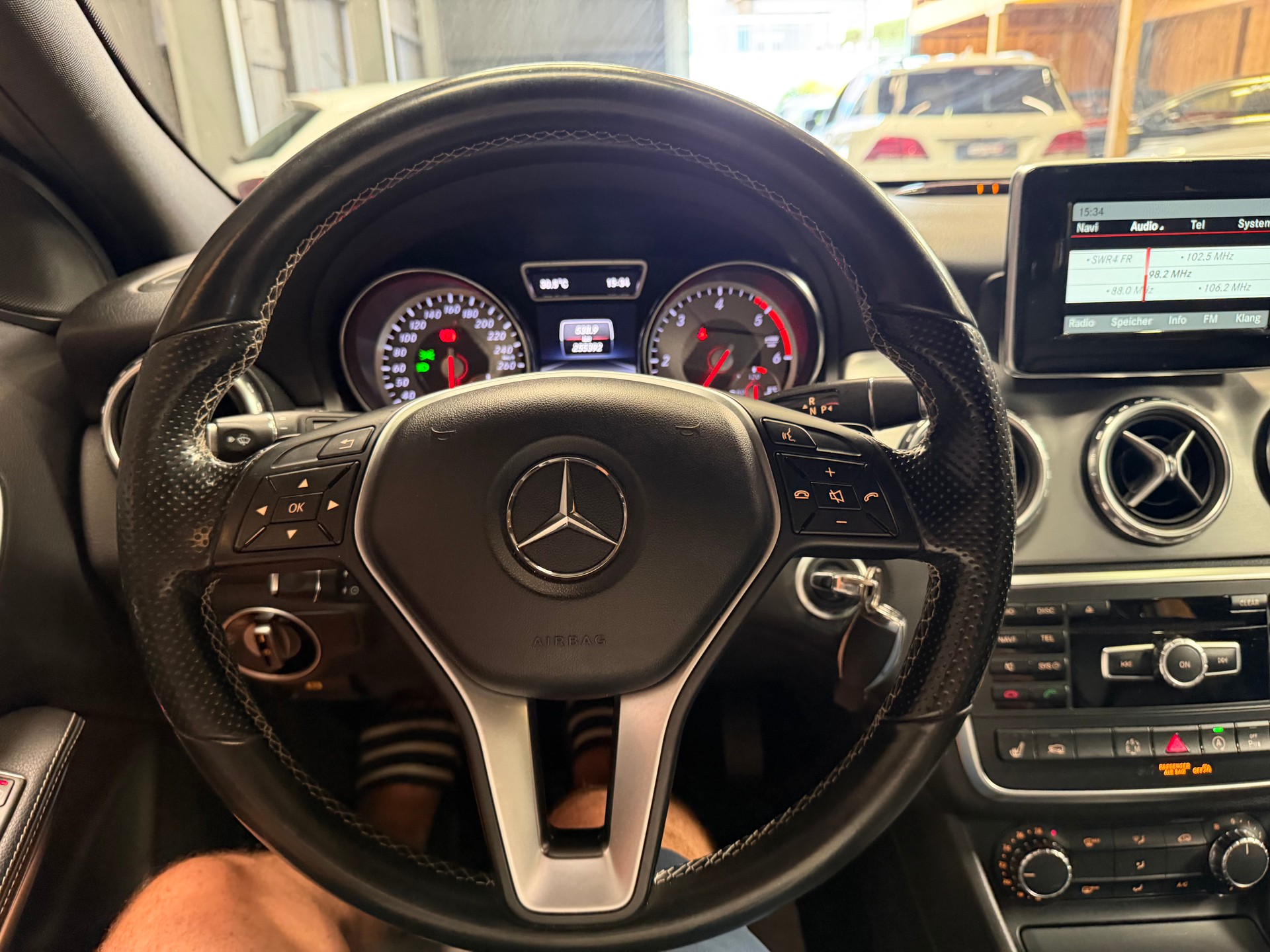 MERCEDES-BENZ GLA 220 CDI Style 4Matic 7G-DCT-image-12