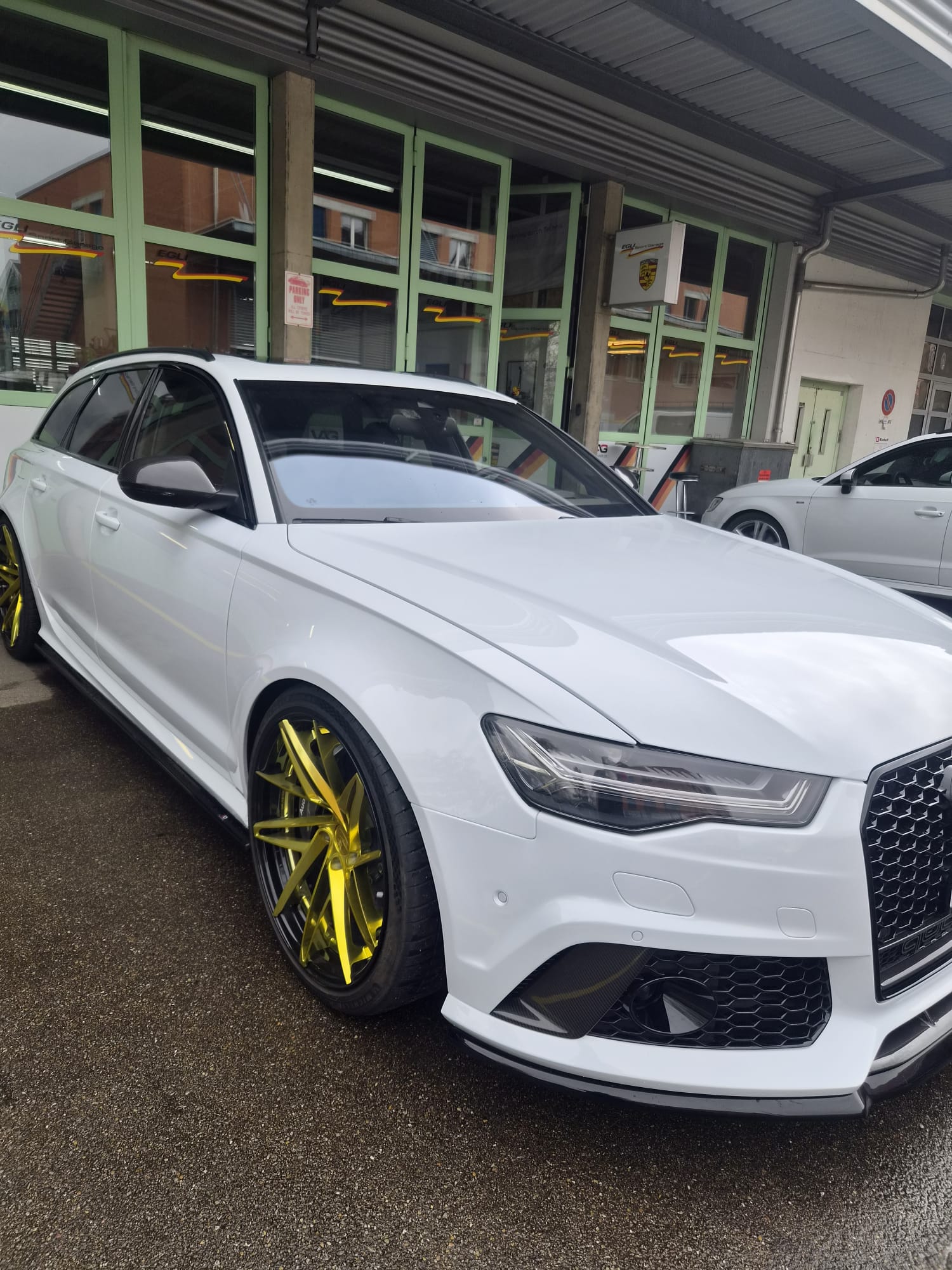 AUDI 4.0 V8 TFSI perform. qu. T-Tr.-image-0
