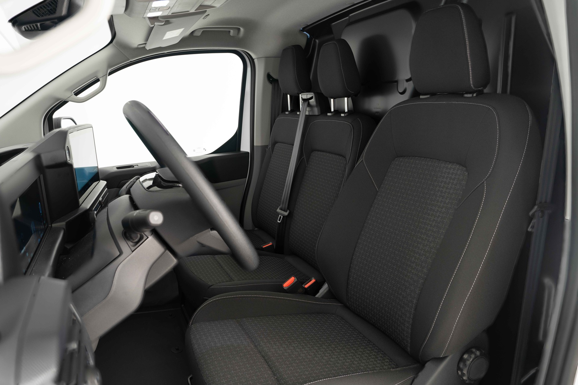 FORD Transit Custom Van 320 L1 2.5 Duratec 233PS Trend PHEV-image-9