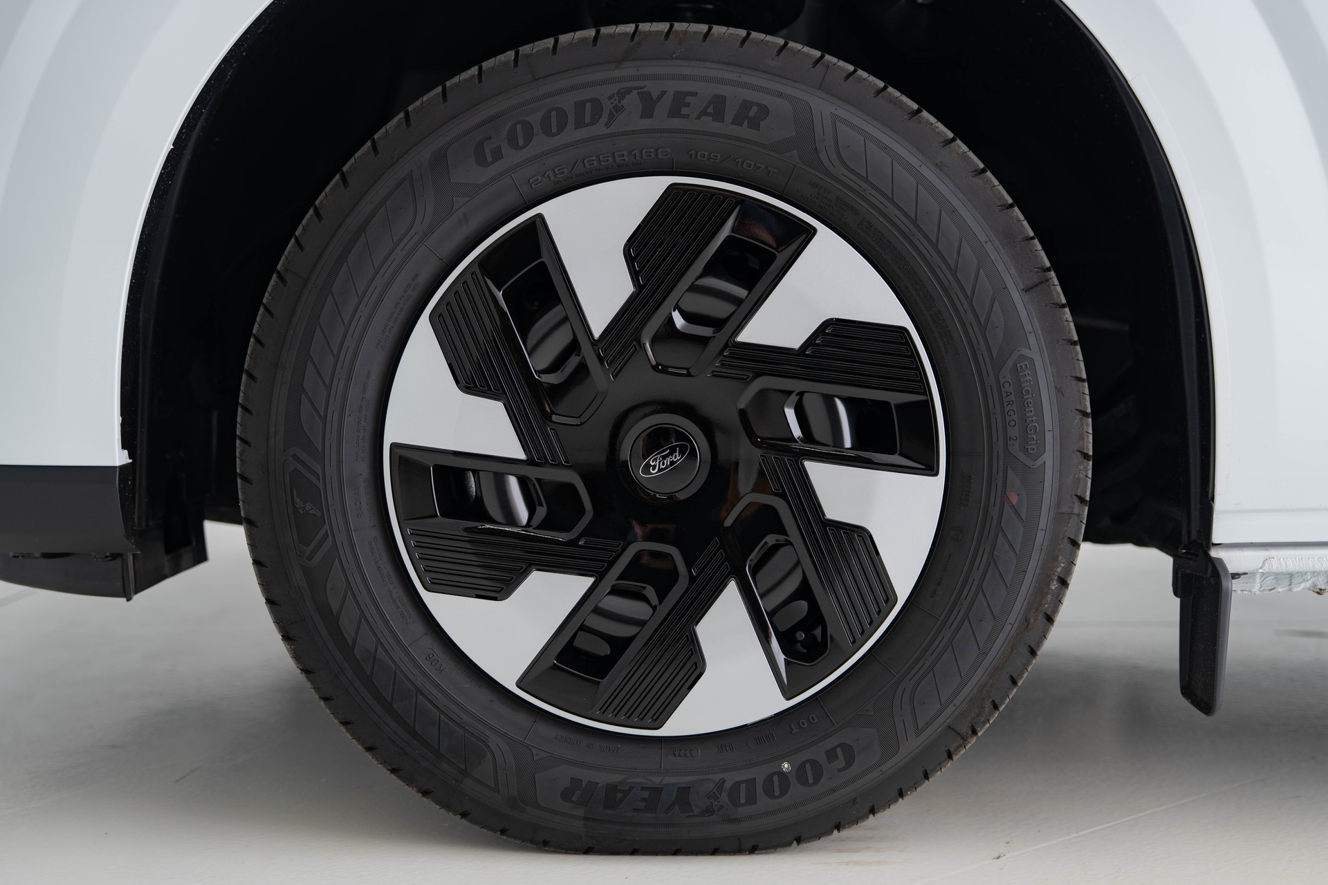 FORD Transit Custom Van 320 L1 2.5 Duratec 233PS Trend PHEV-image-20