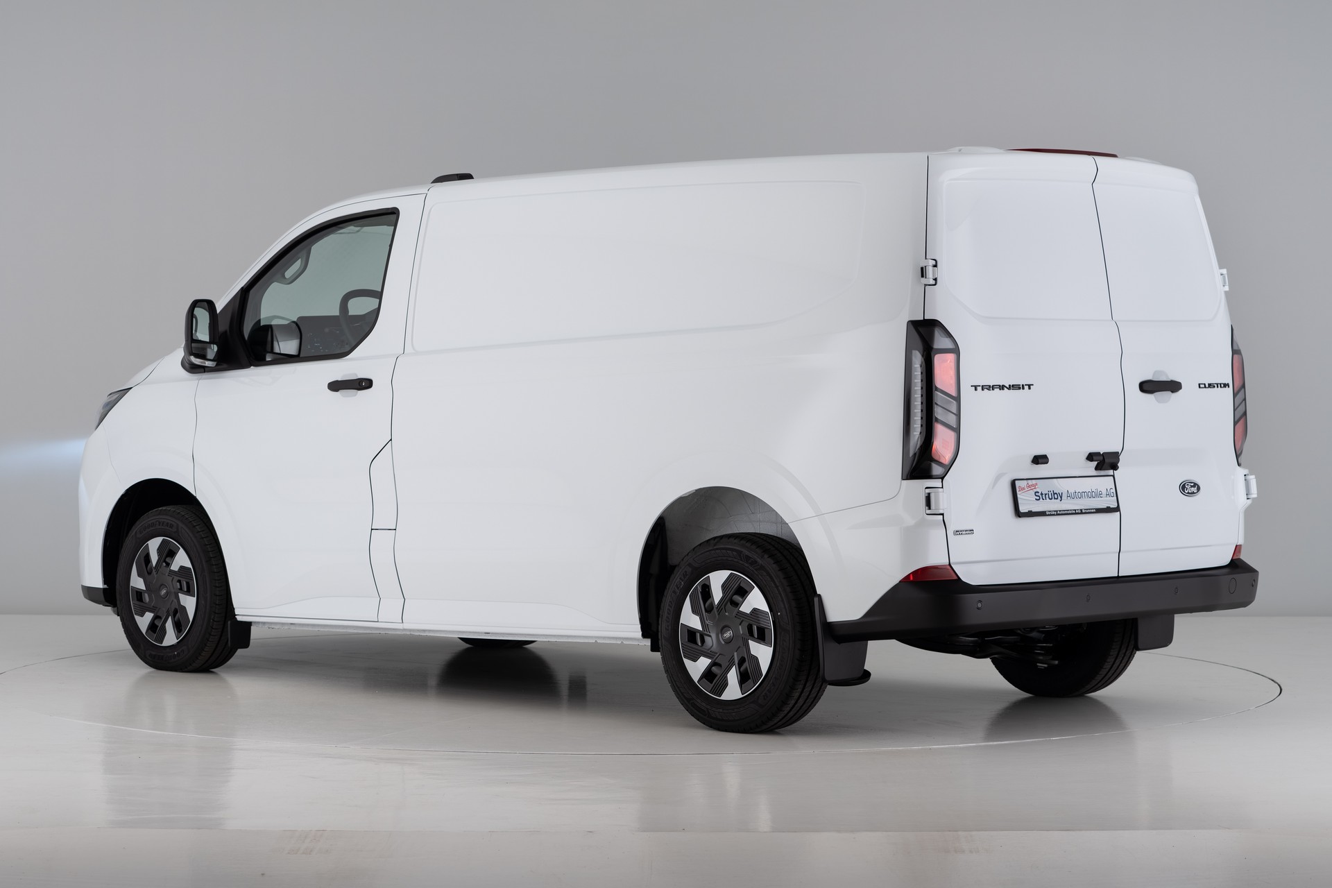 FORD Transit Custom Van 320 L1 2.5 Duratec 233PS Trend PHEV-image-3