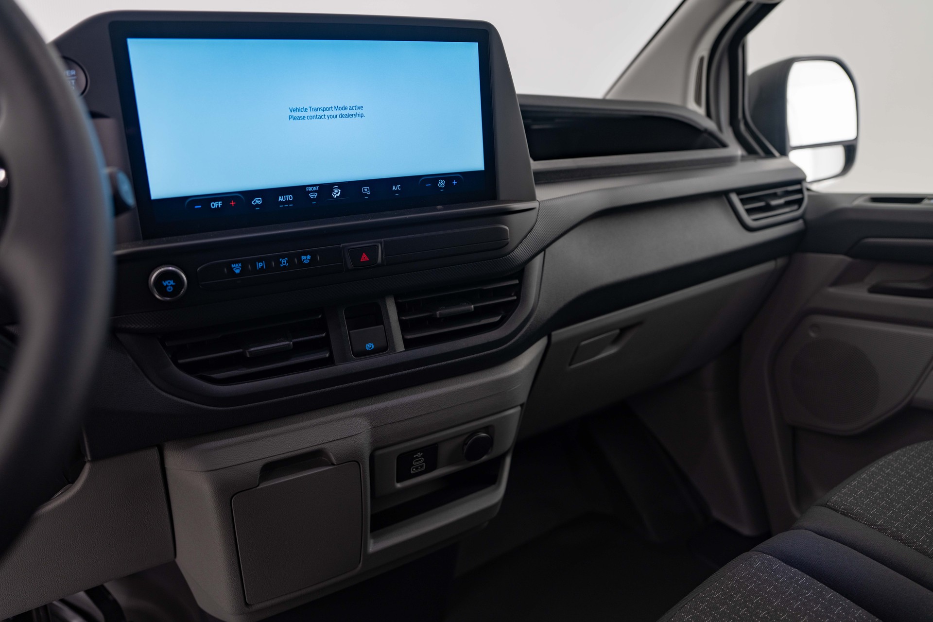 FORD Transit Custom Van 320 L1 2.5 Duratec 233PS Trend PHEV-image-11