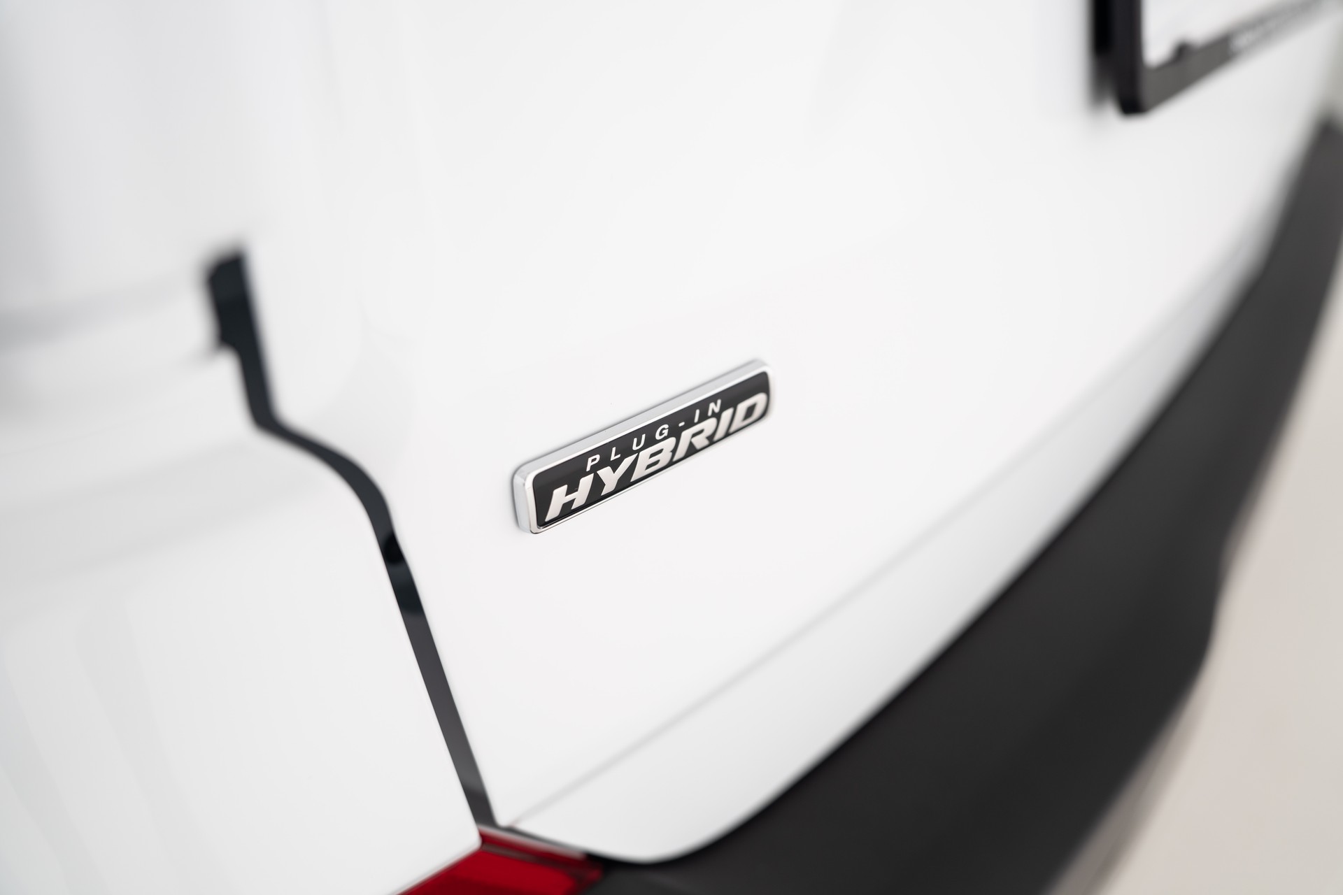 FORD Transit Custom Van 320 L1 2.5 Duratec 233PS Trend PHEV-image-19