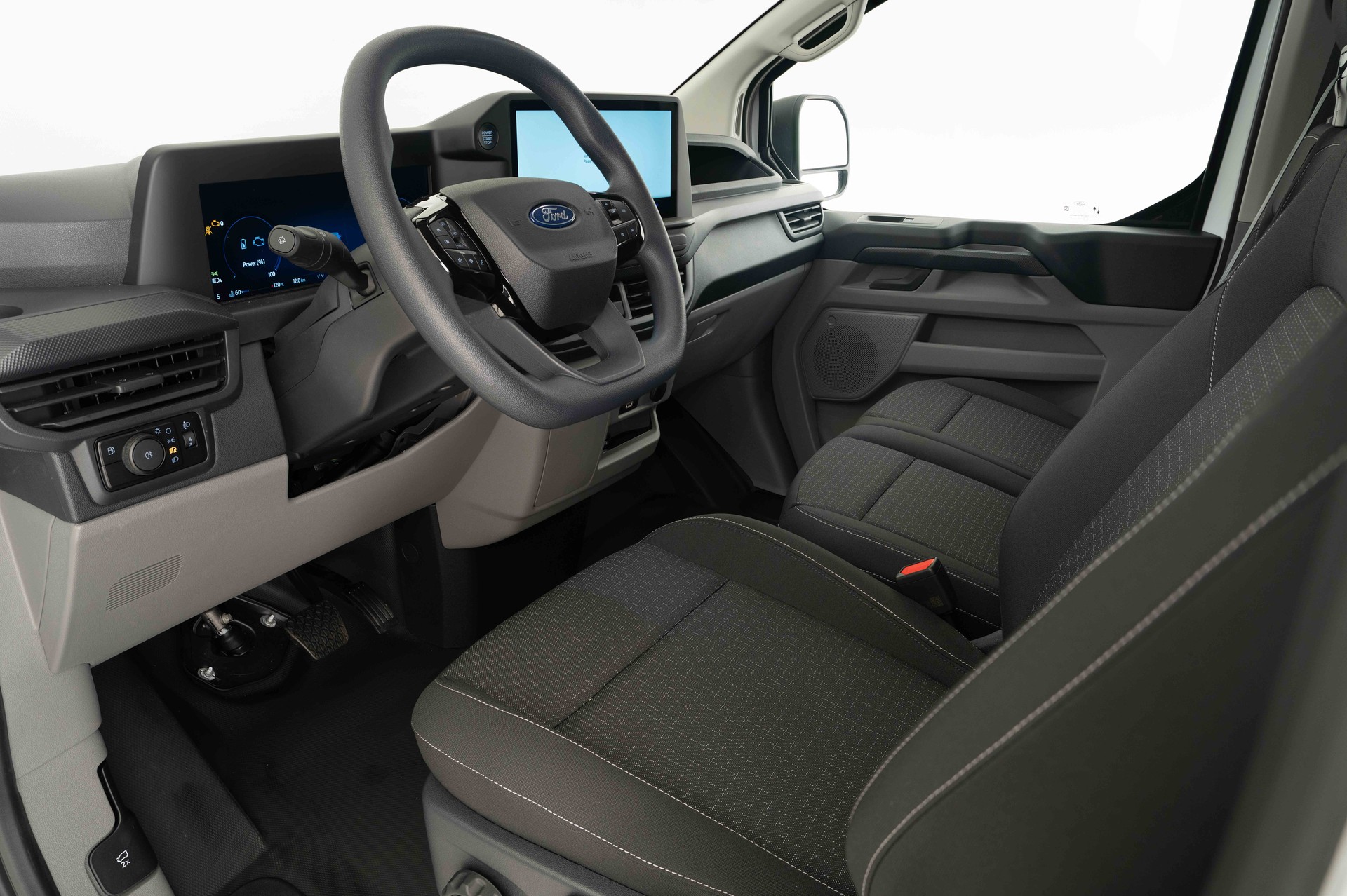 FORD Transit Custom Van 320 L1 2.5 Duratec 233PS Trend PHEV-image-8