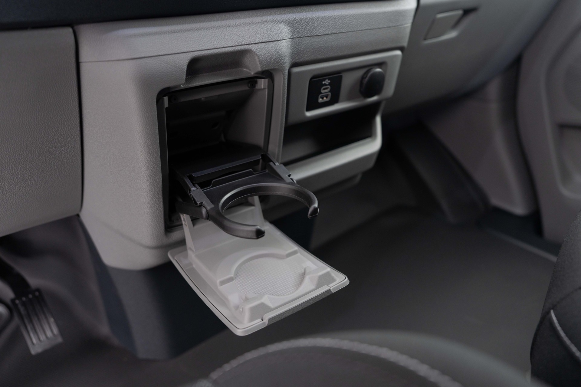 FORD Transit Custom Van 320 L1 2.5 Duratec 233PS Trend PHEV-image-15