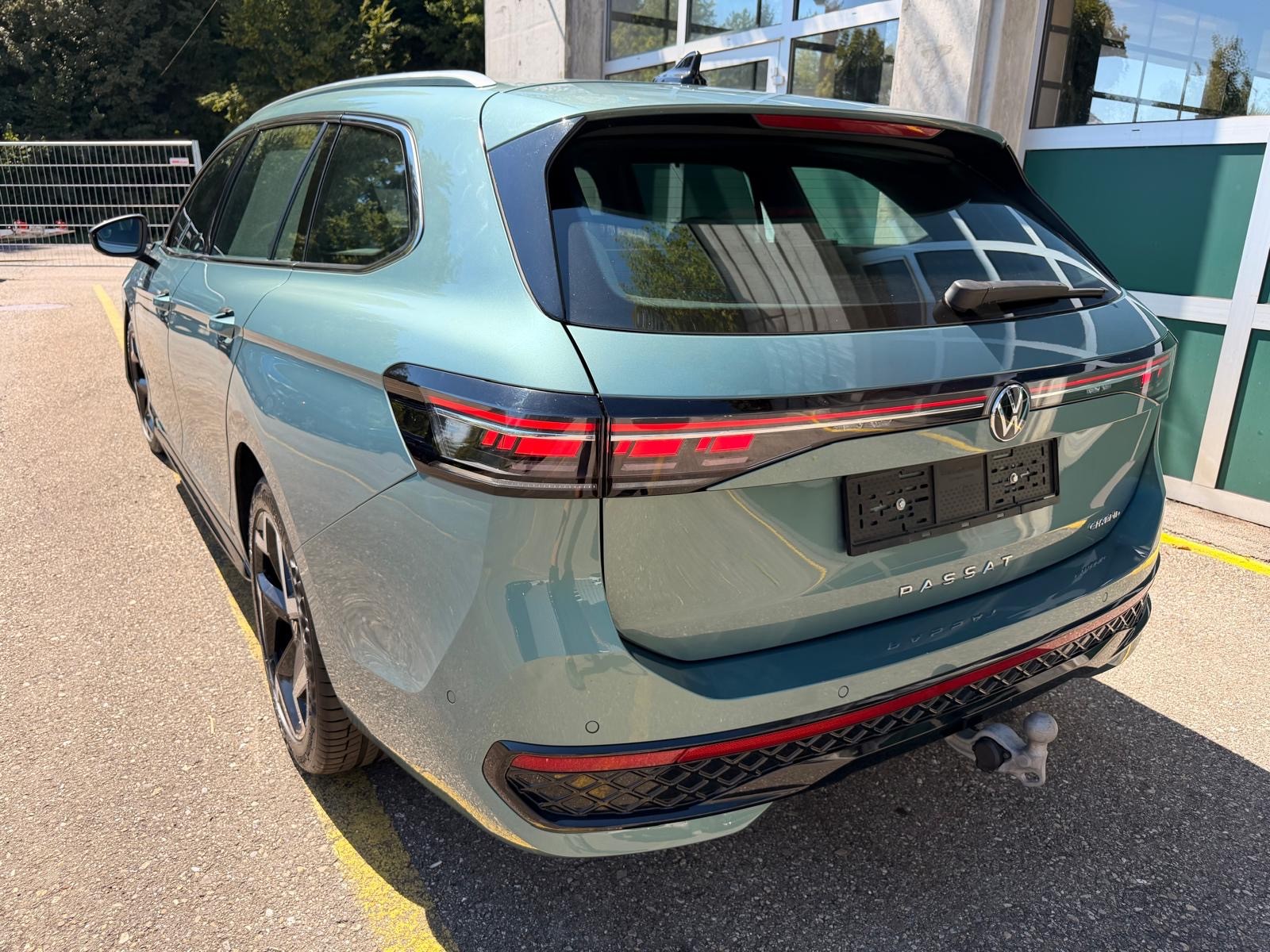 VW Passat Variant 1.5 TSI evo2 Plug-In- Hybrid R-Line DSG-image-3