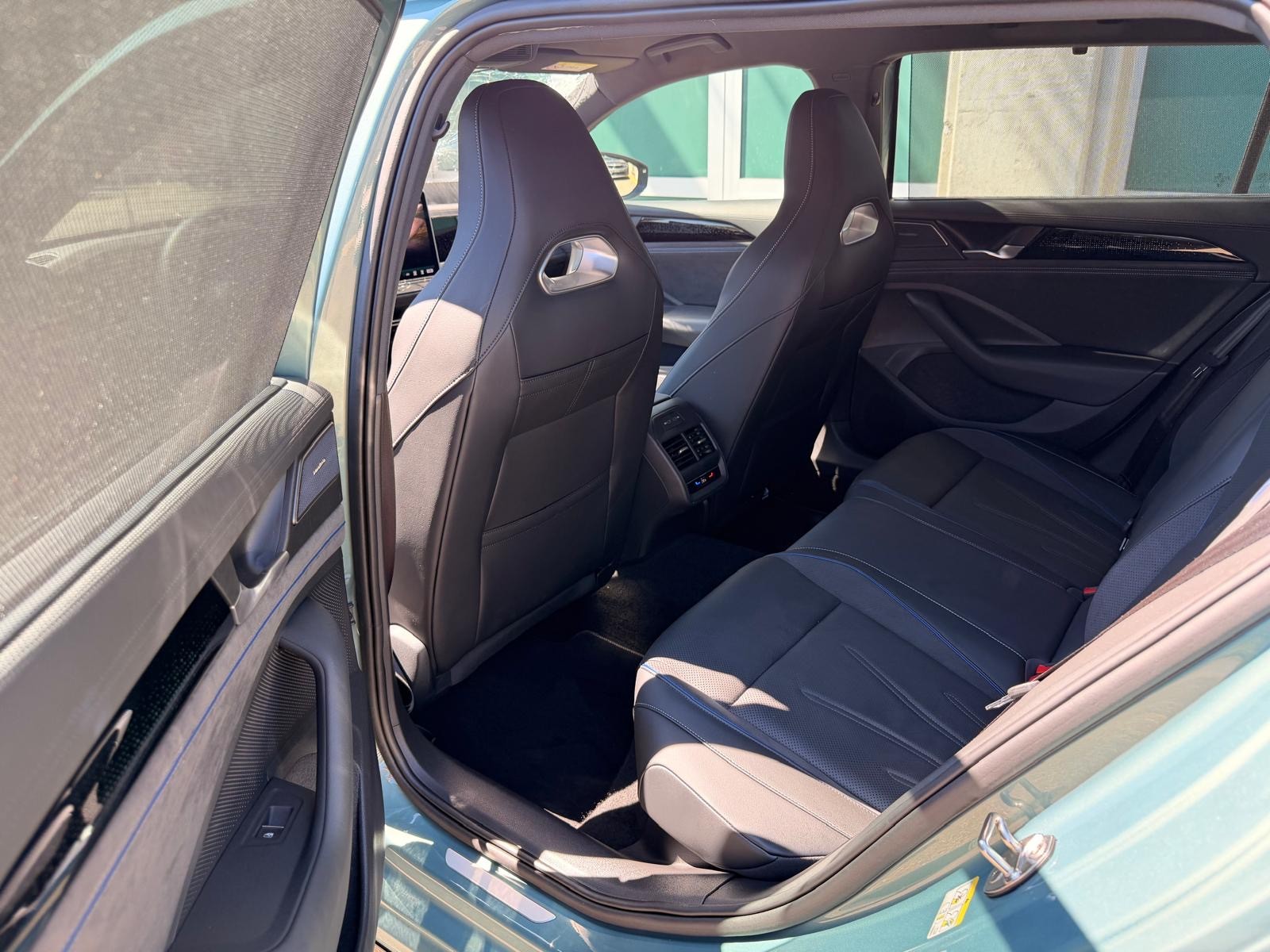 VW Passat Variant 1.5 TSI evo2 Plug-In- Hybrid R-Line DSG-image-9