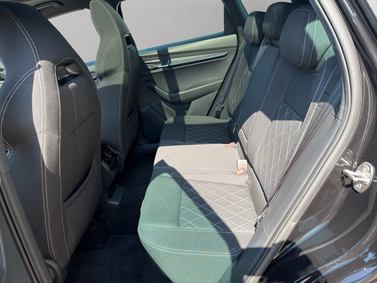 SKODA Karoq 2.0 TSI SportLine 4x4 DSG-image-16