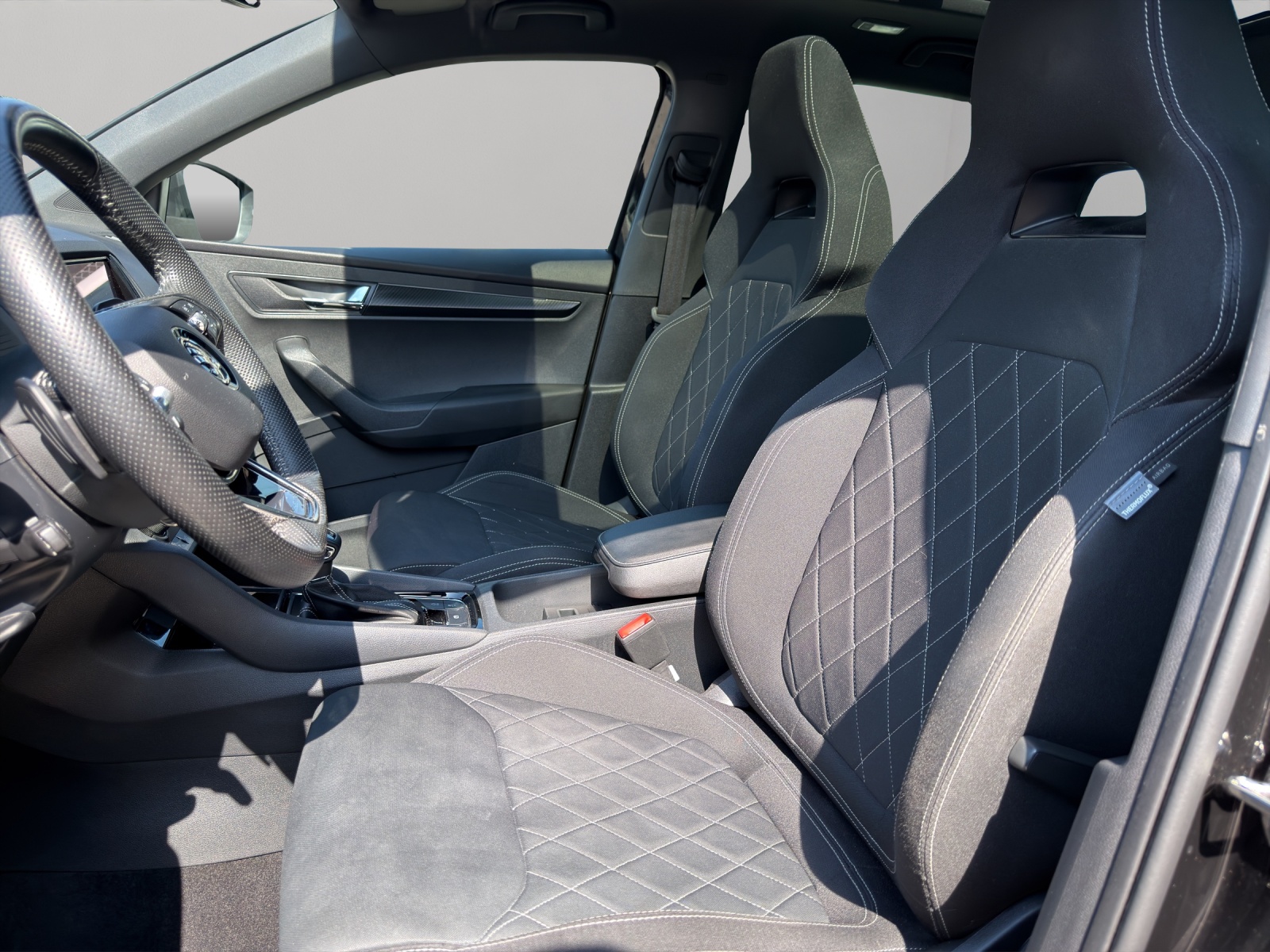 SKODA Karoq 2.0 TSI SportLine 4x4 DSG-image-8