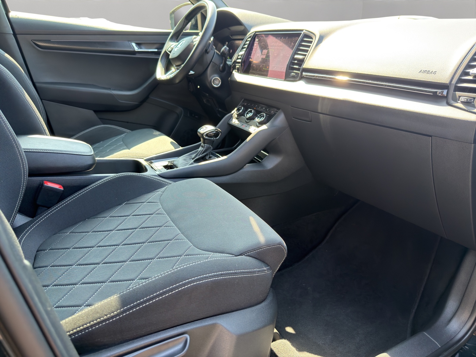 SKODA Karoq 2.0 TSI SportLine 4x4 DSG-image-17