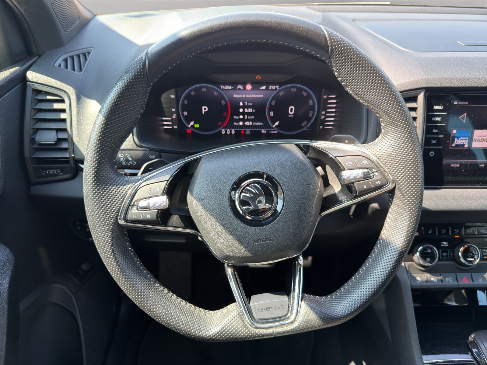 SKODA Karoq 2.0 TSI SportLine 4x4 DSG-image-10