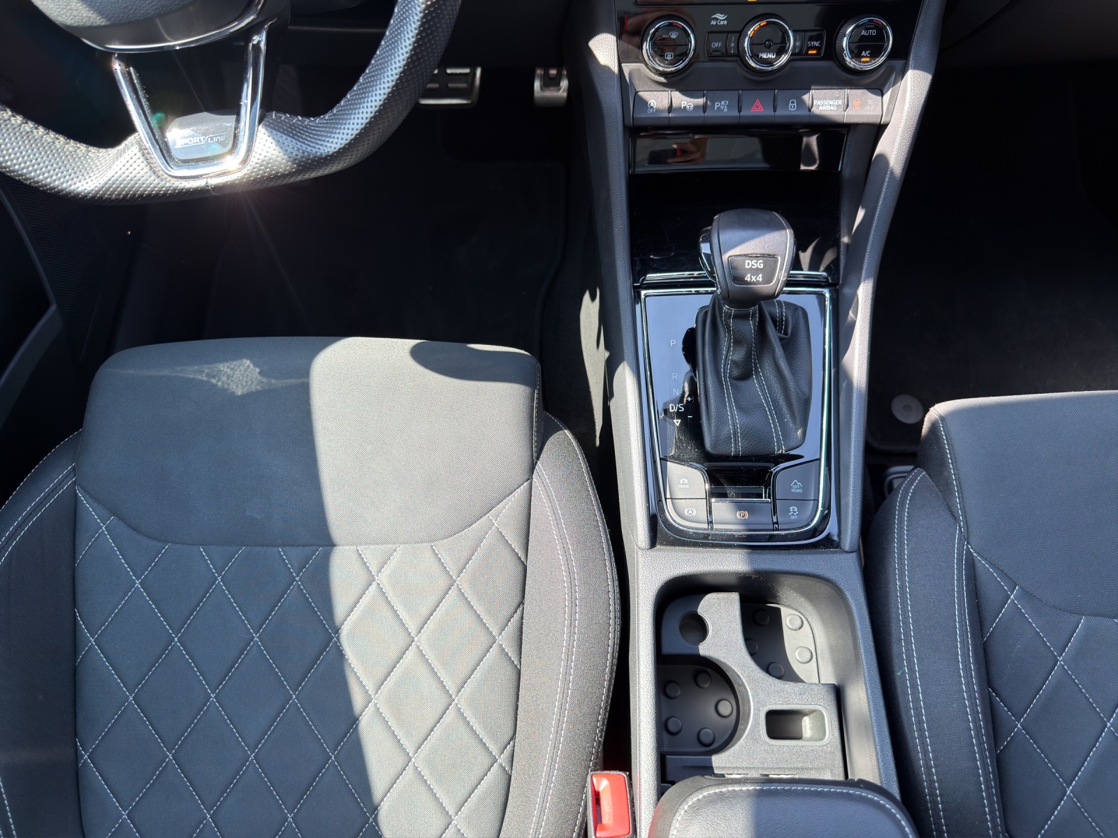 SKODA Karoq 2.0 TSI SportLine 4x4 DSG-image-11