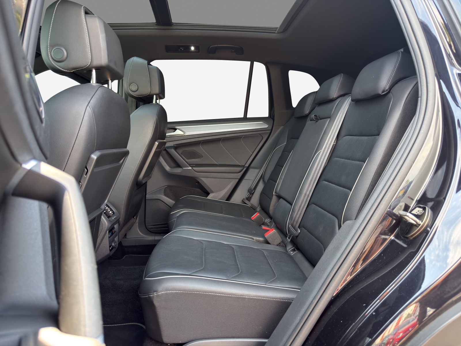 VW Tiguan 2.0 TDI SCR Highline 4Motion DSG-image-11