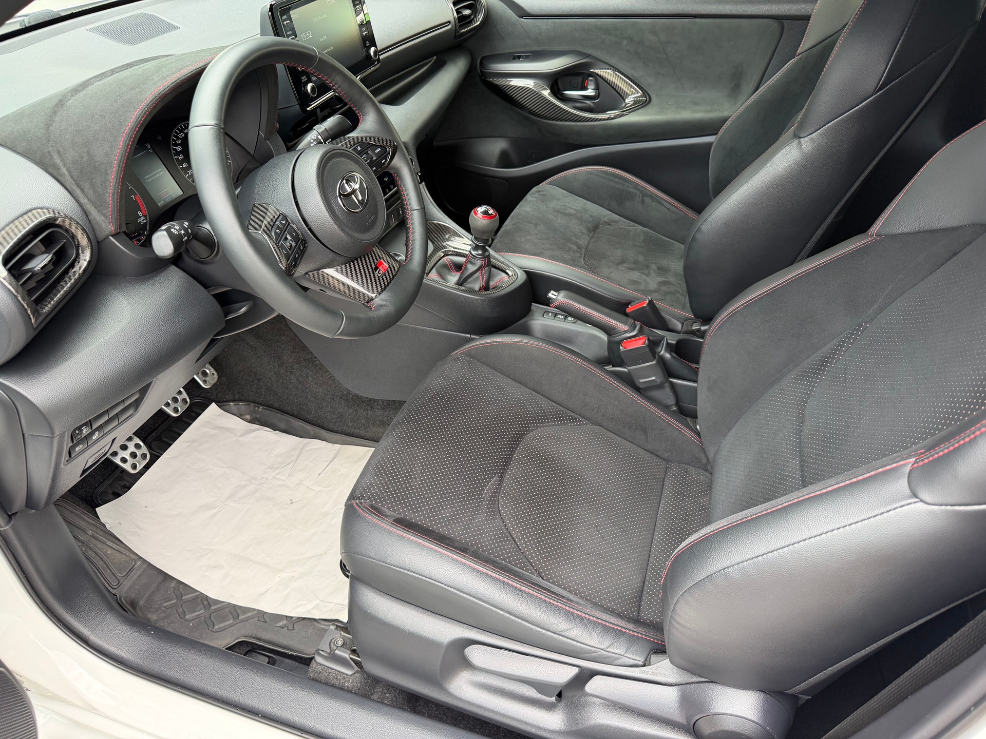 TOYOTA Yaris 1.6 GR Sport-image-3