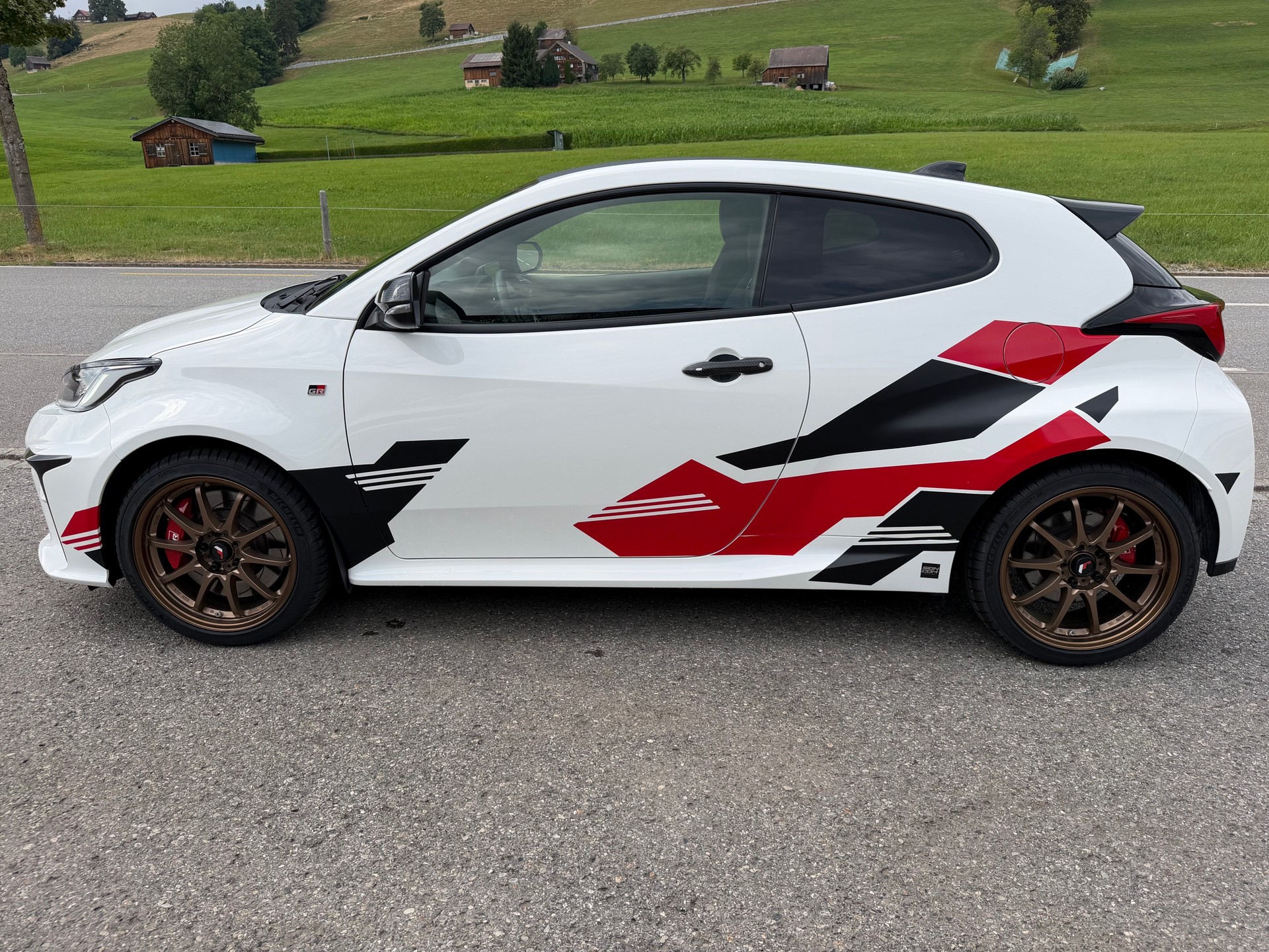 TOYOTA Yaris 1.6 GR Sport-image-2