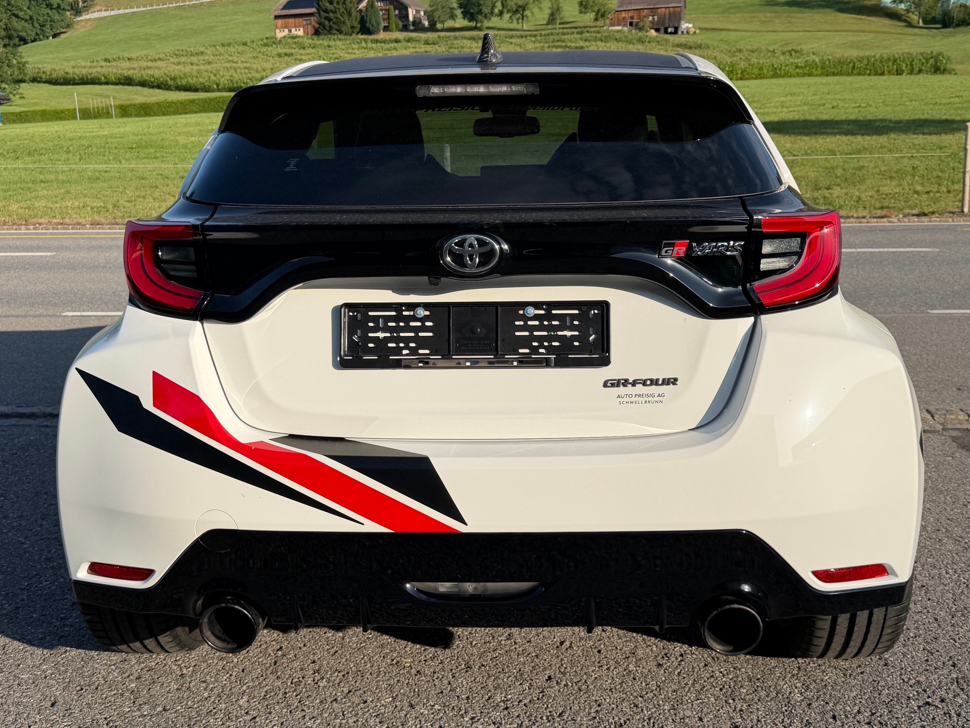 TOYOTA Yaris 1.6 GR Sport-image-15
