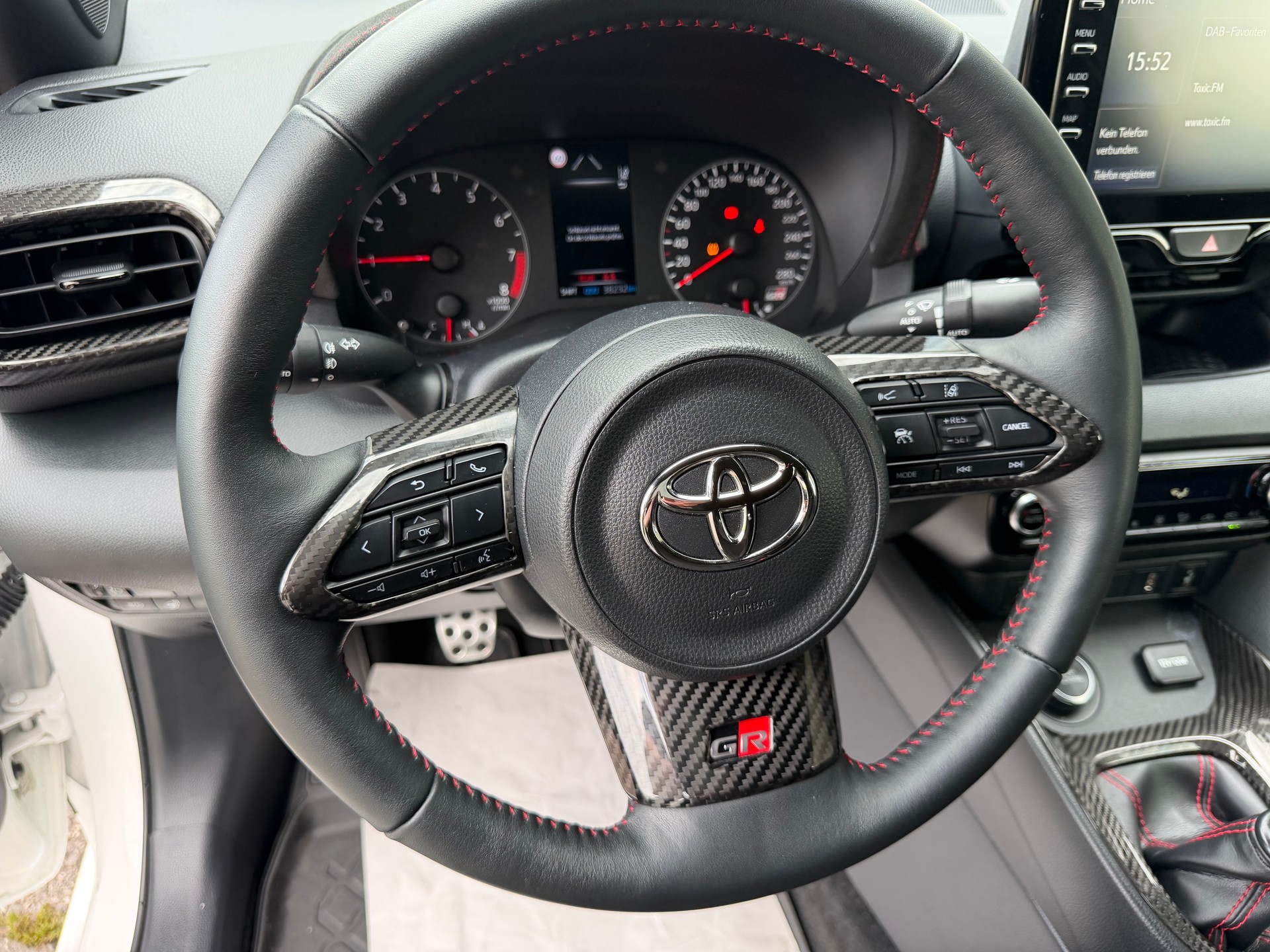 TOYOTA Yaris 1.6 GR Sport-image-5