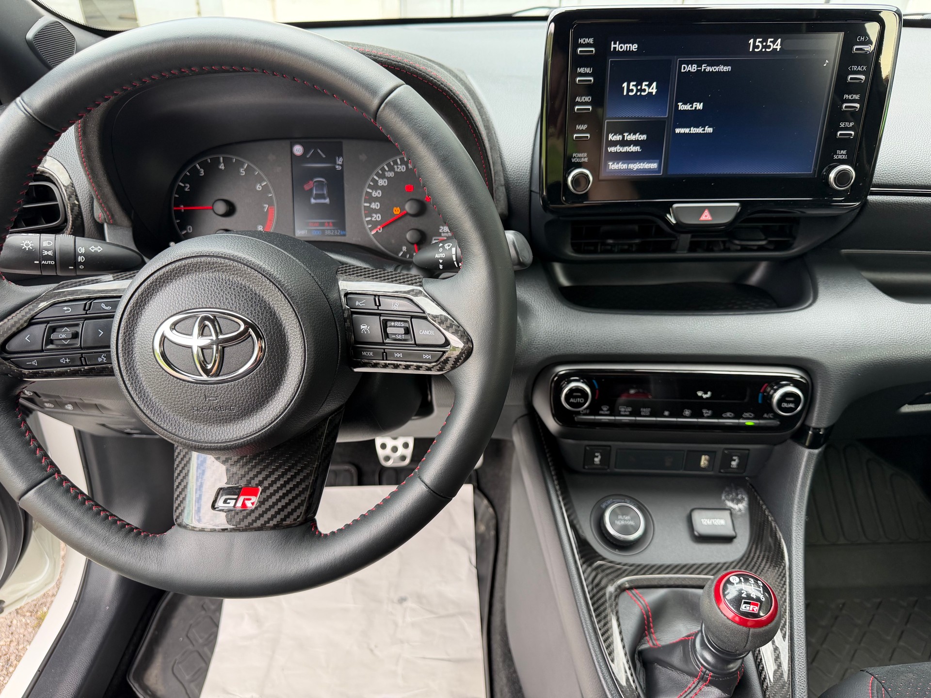 TOYOTA Yaris 1.6 GR Sport-image-4