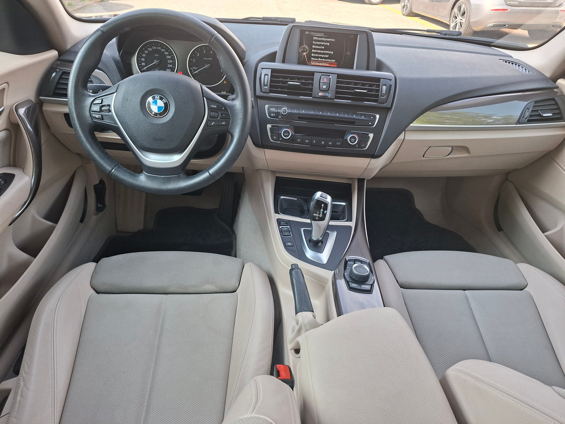 BMW 220i Modern Line Steptronic-image-8