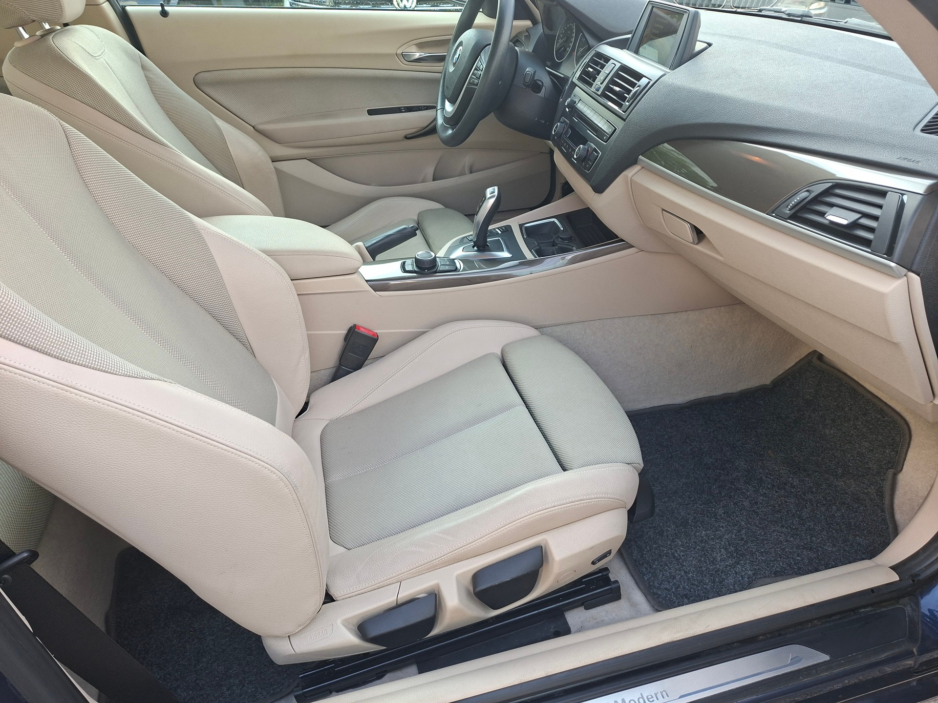 BMW 220i Modern Line Steptronic-image-7