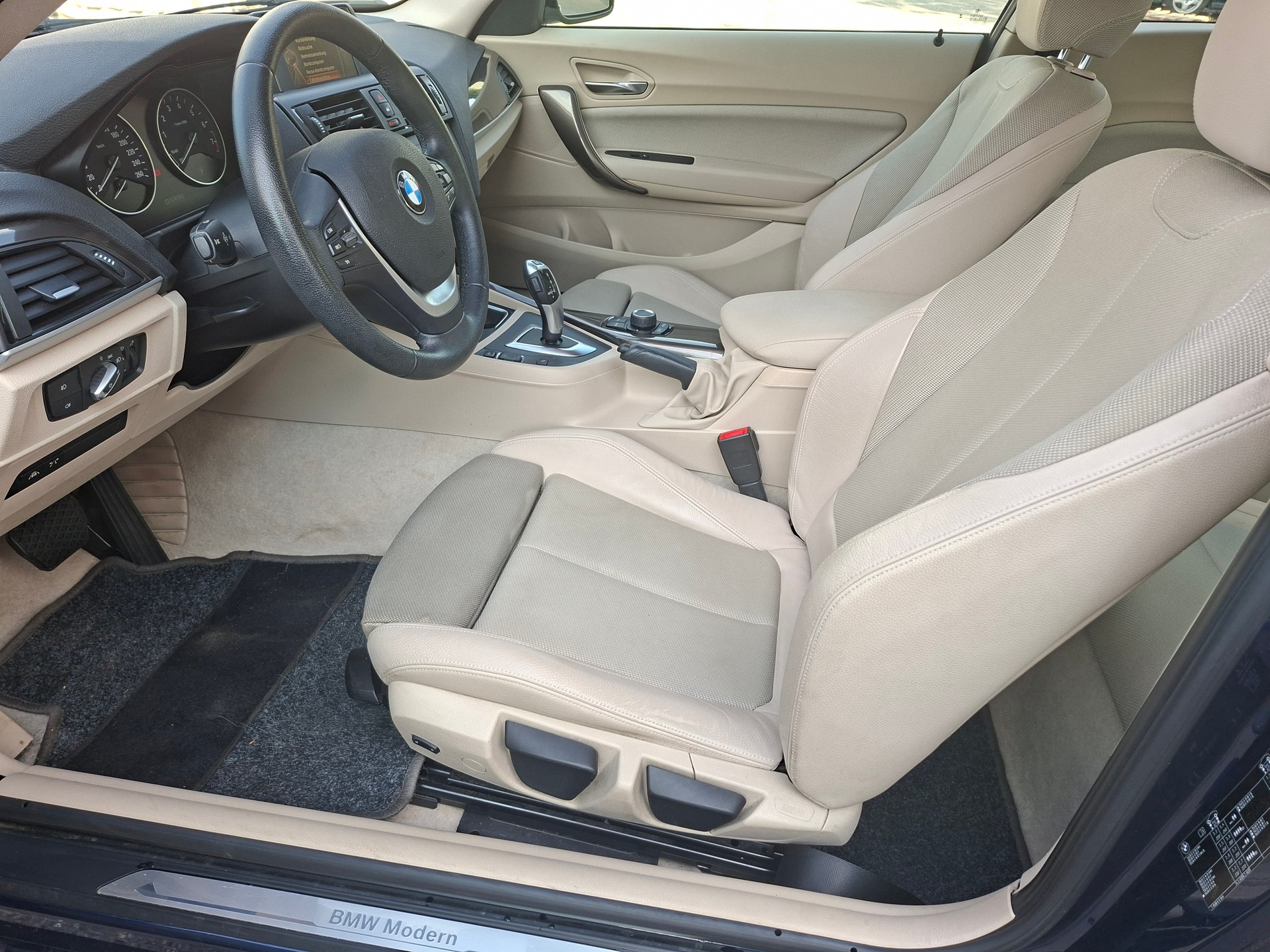 BMW 220i Modern Line Steptronic-image-6