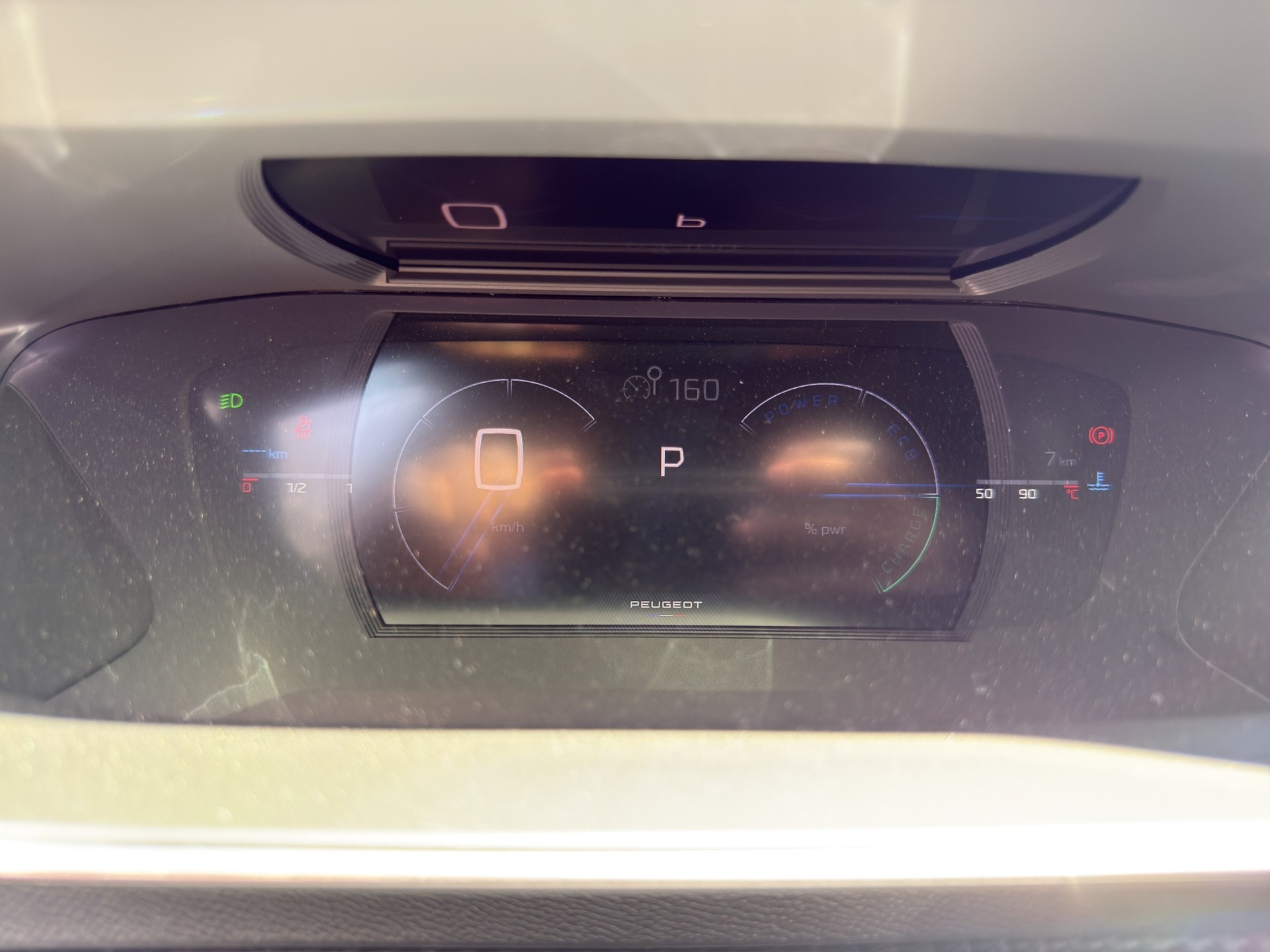 PEUGEOT 208 1.2 MHEV GT Exclusive-image-8