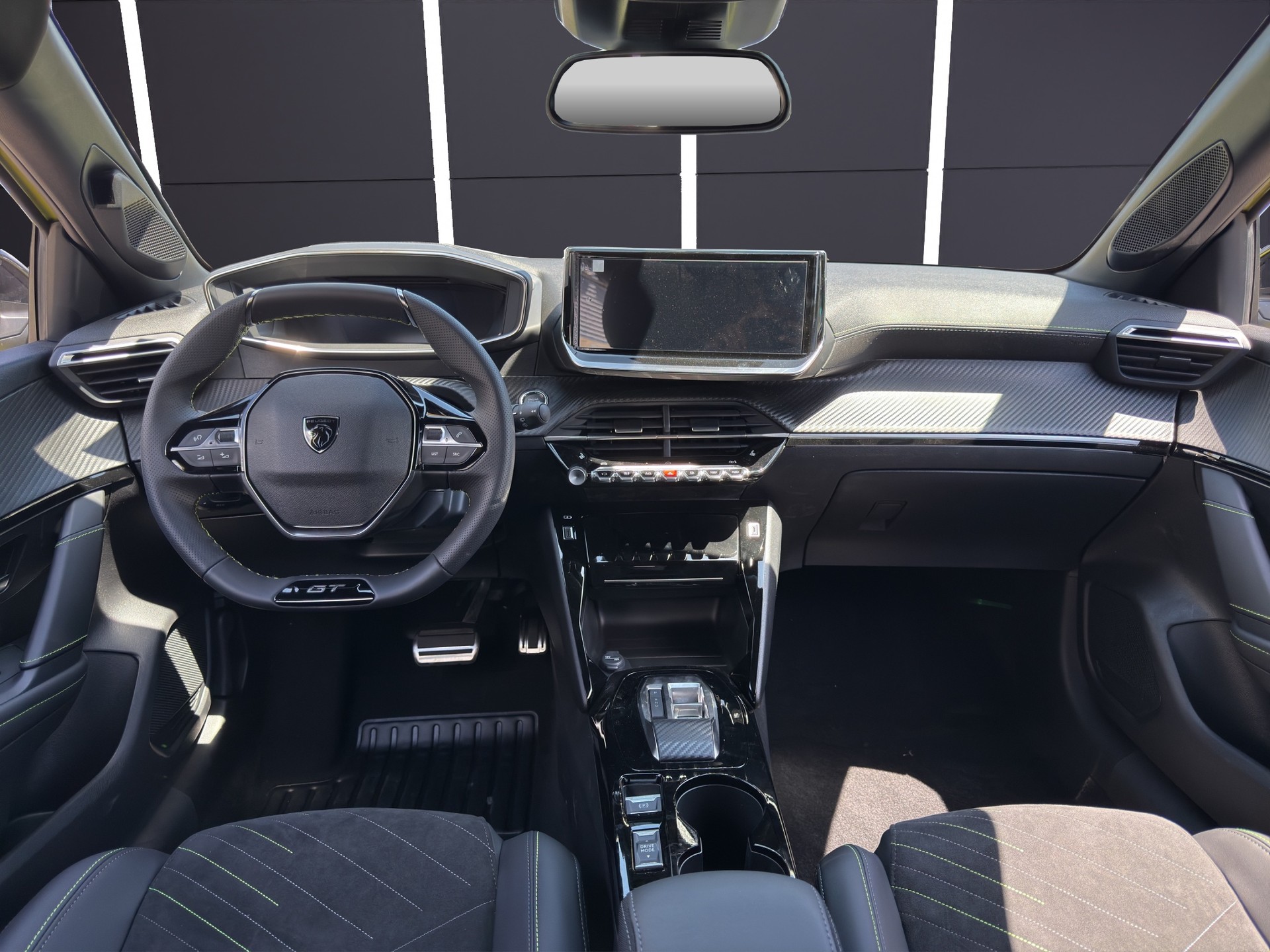 PEUGEOT 208 1.2 MHEV GT Exclusive-image-7